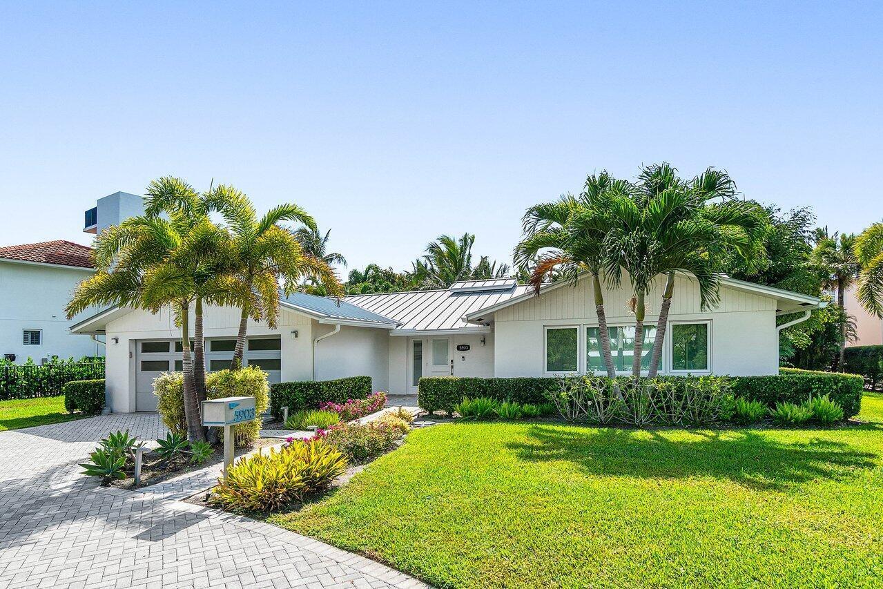 Foto de propiedad en 5903 N Ocean Boulevard, Ocean Ridge, FL 33435 Ocean Ridge con MLS# 