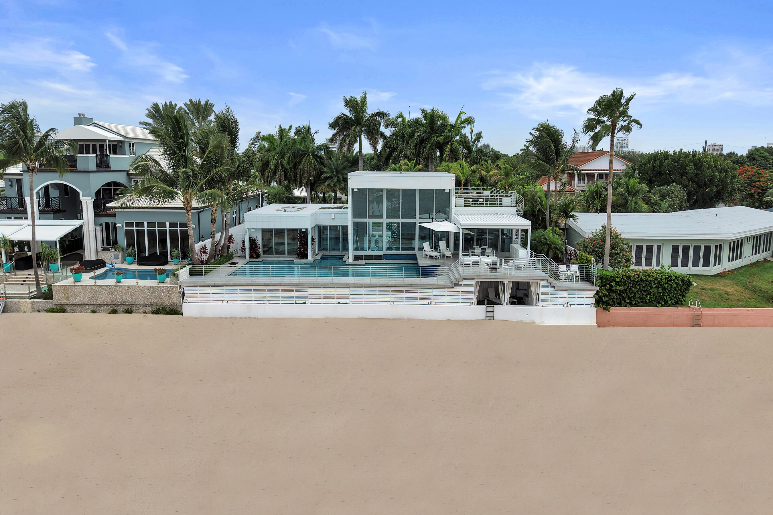 Foto de propiedad en 2200 SE 21ST Drive, Fort Lauderdale, FL 33316 Fort Lauderdale con MLS# 