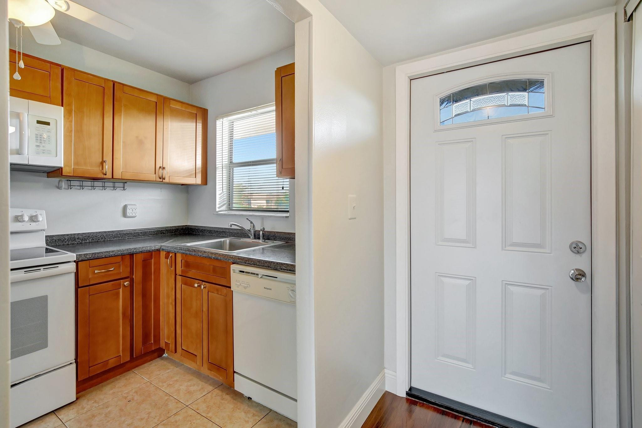 Foto de propiedad en 8225 Sunrise Lakes Boulevard 303, Sunrise, FL 33322 Sunrise con MLS# 