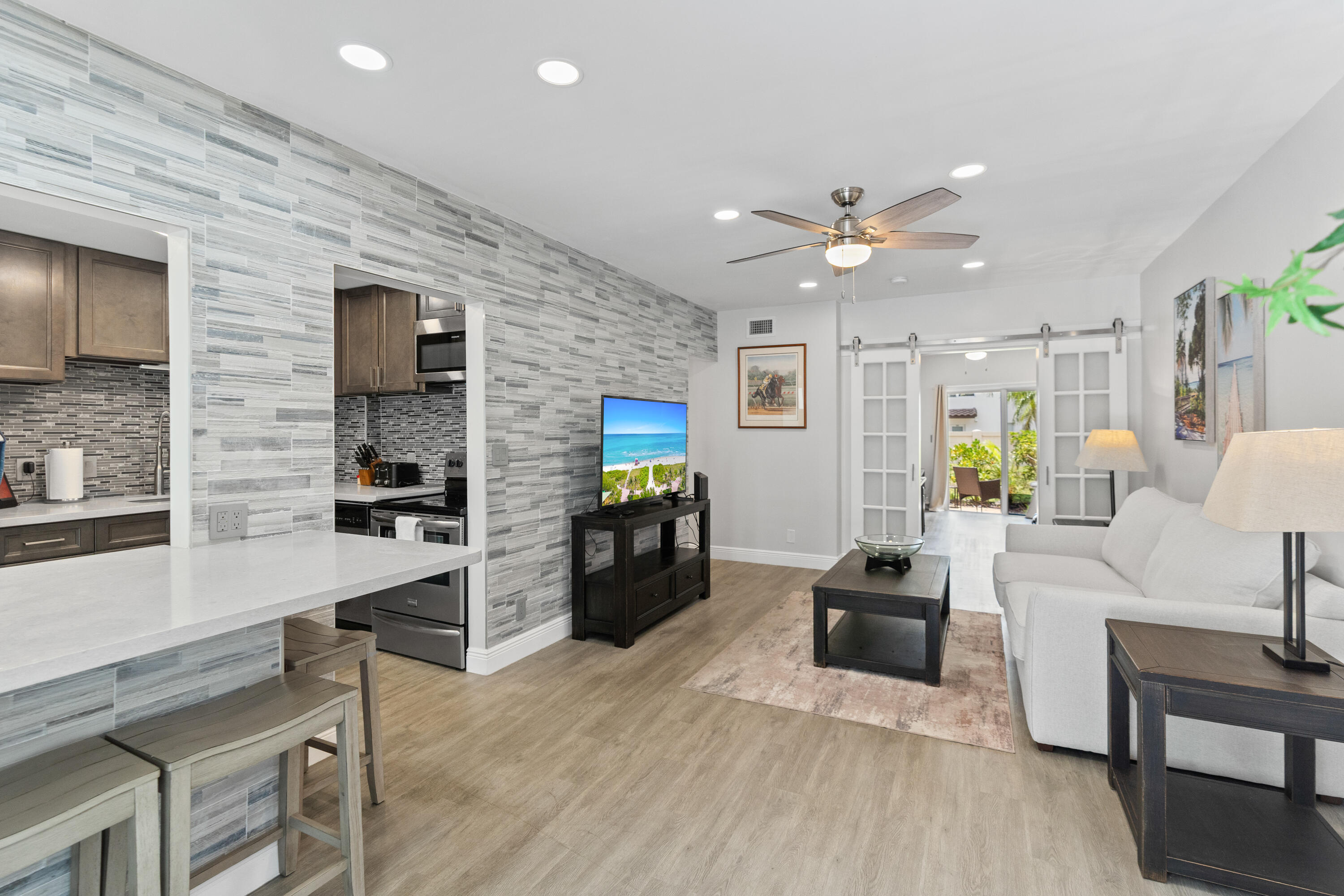 Foto de propiedad en 1967 S Ocean Boulevard 107, Lauderdale-By-The-Sea, FL 33062 Lauderdale-By-The-Sea con MLS# 