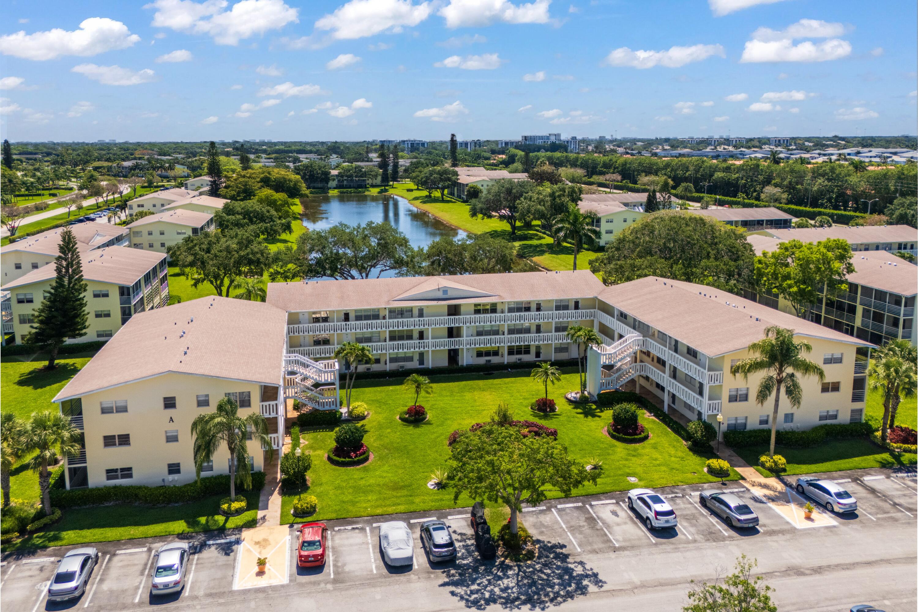 Foto de propiedad en 20 Dorset A, Boca Raton, FL 33434 Boca Raton con MLS# 