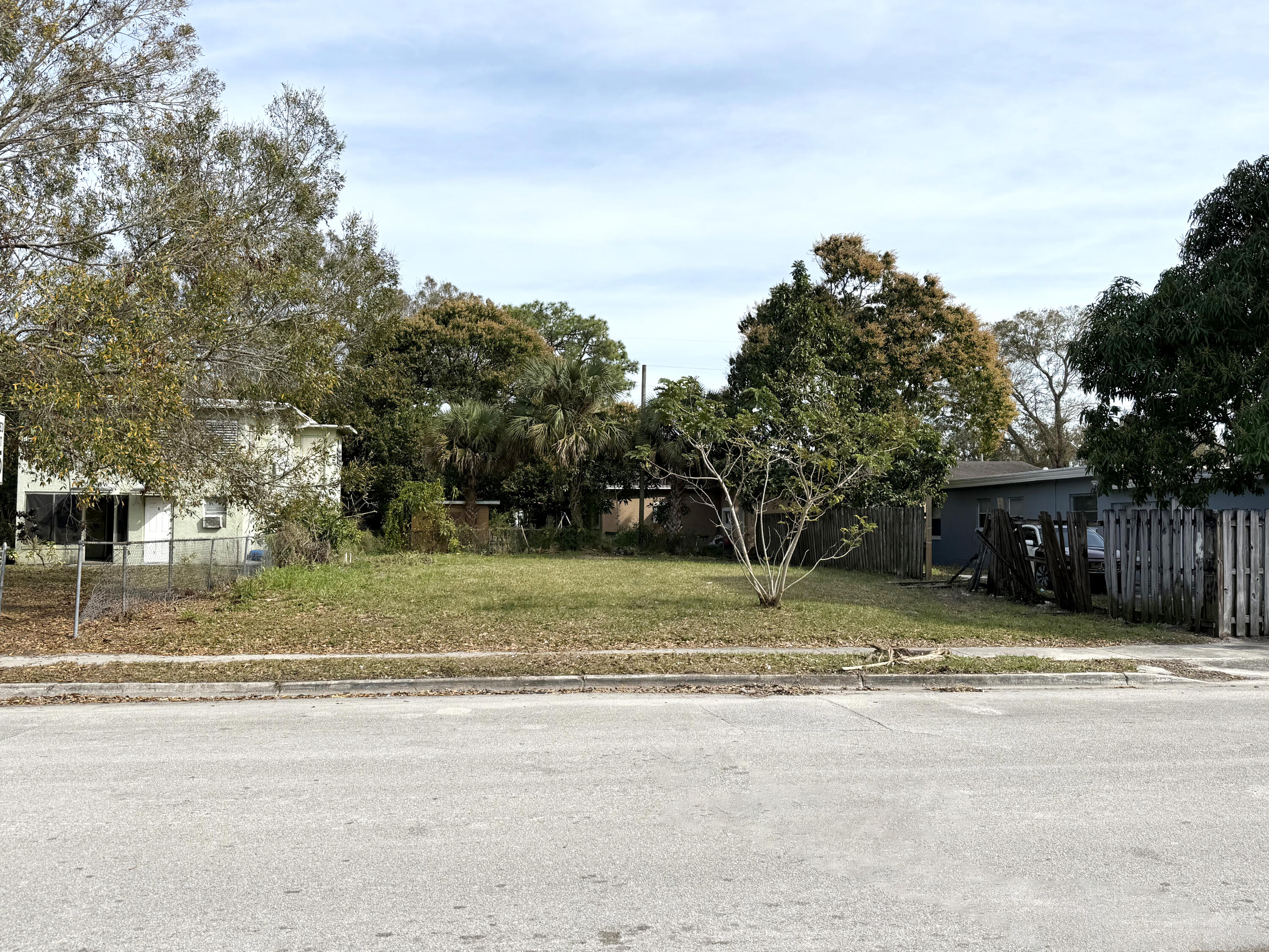 En Venta 804 N 22ND Street, Fort Pierce, FL 34950, Fort Pierce, FL 34950