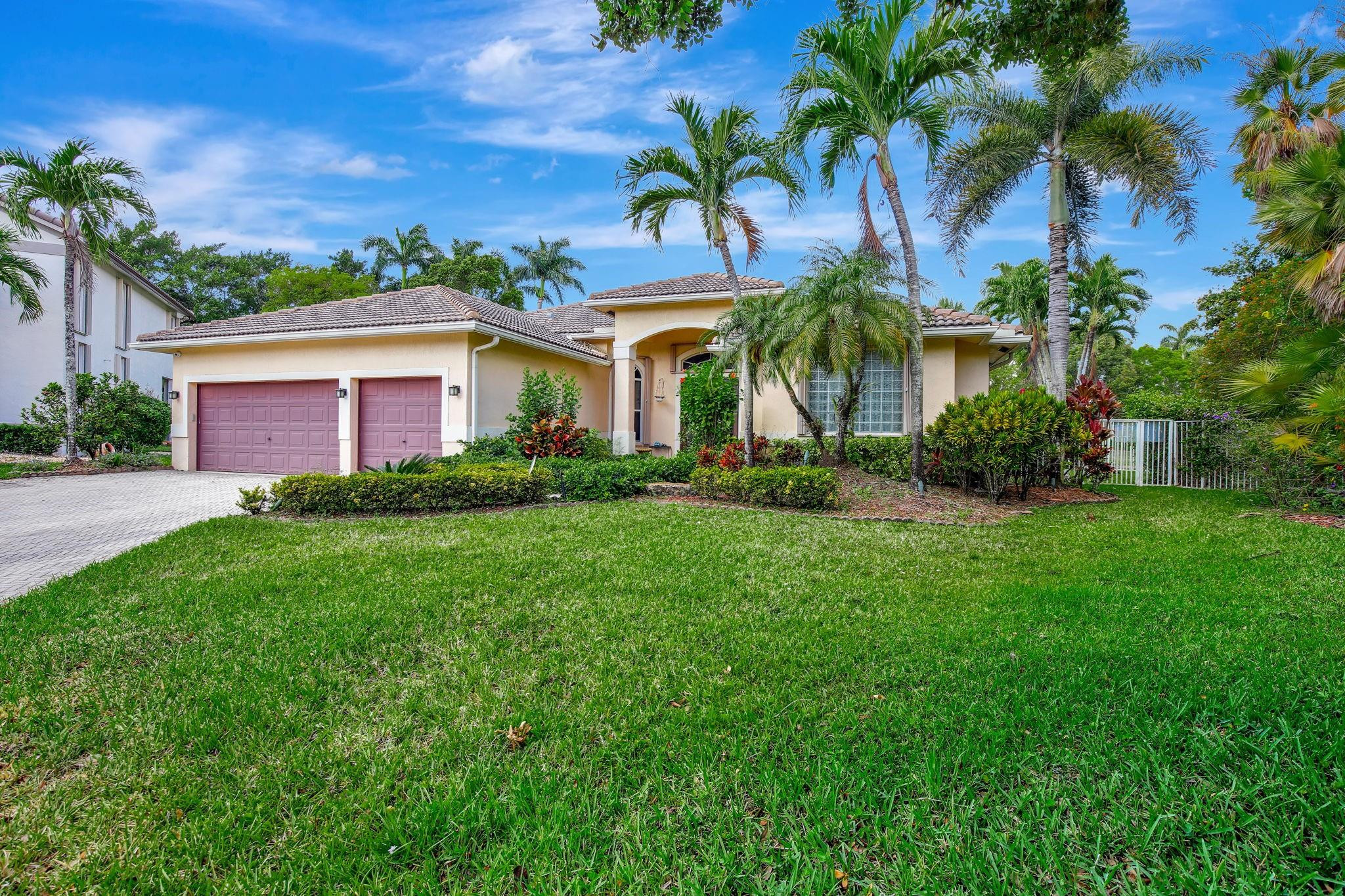 Foto de propiedad en 4070 Sanderling Lane, Weston, FL 33331 Weston con MLS# 