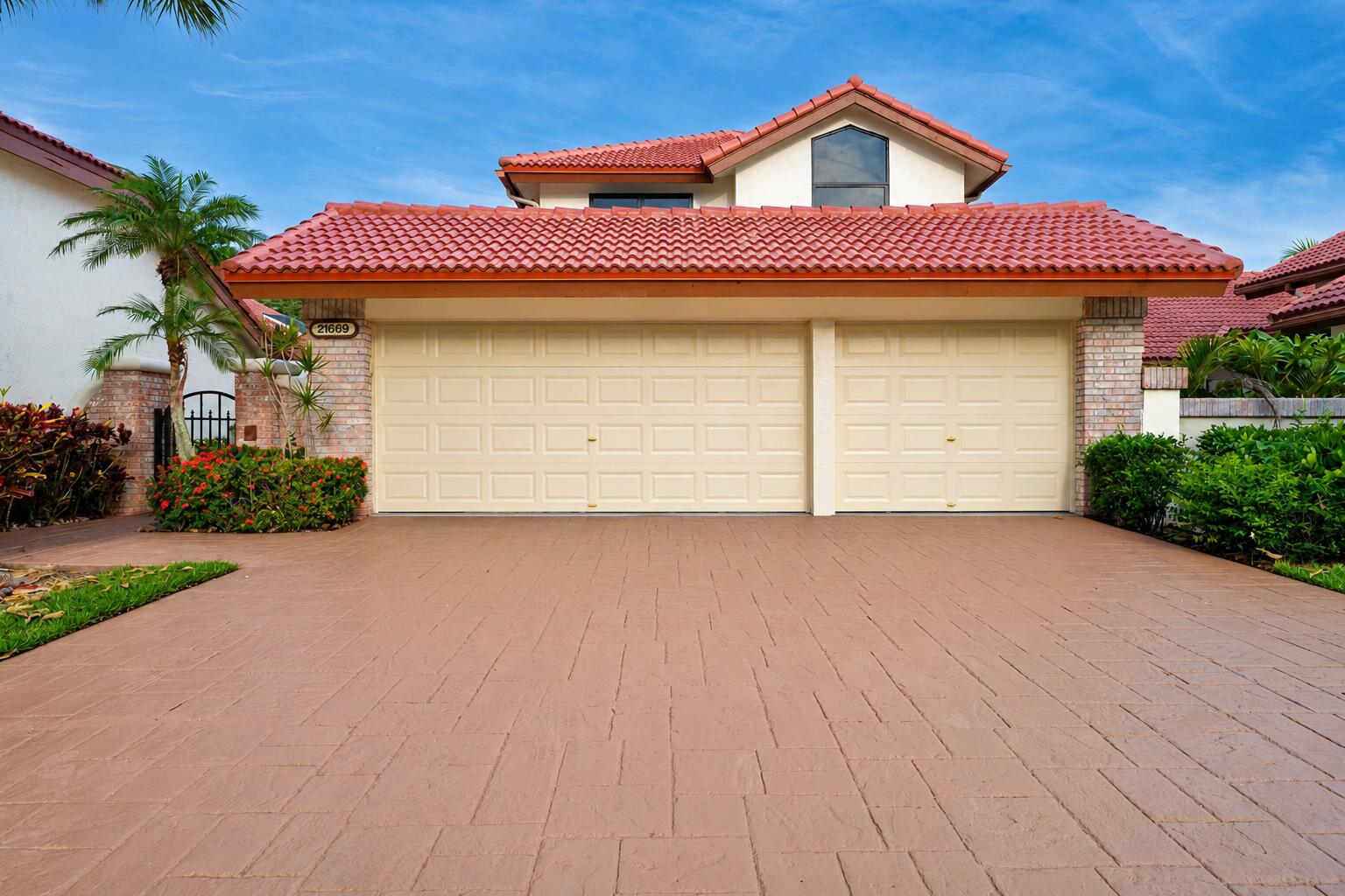 Foto de propiedad en 21669 Town Place Drive, Boca Raton, FL 33433 Boca Raton con MLS# 