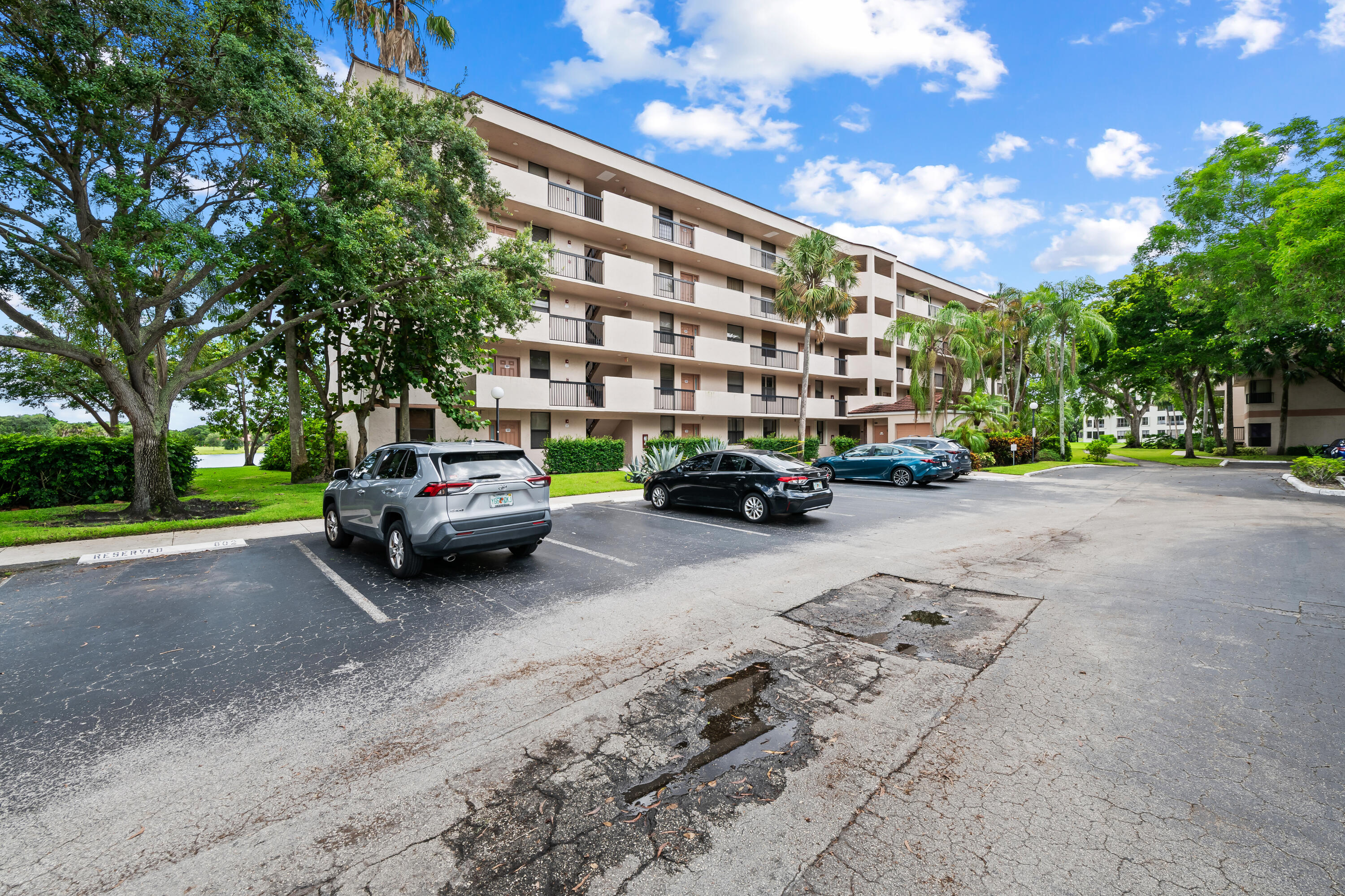 Foto de propiedad en 2768 CARAMBOLA Circle S 101, Coconut Creek, FL 33066 Coconut Creek con MLS# 