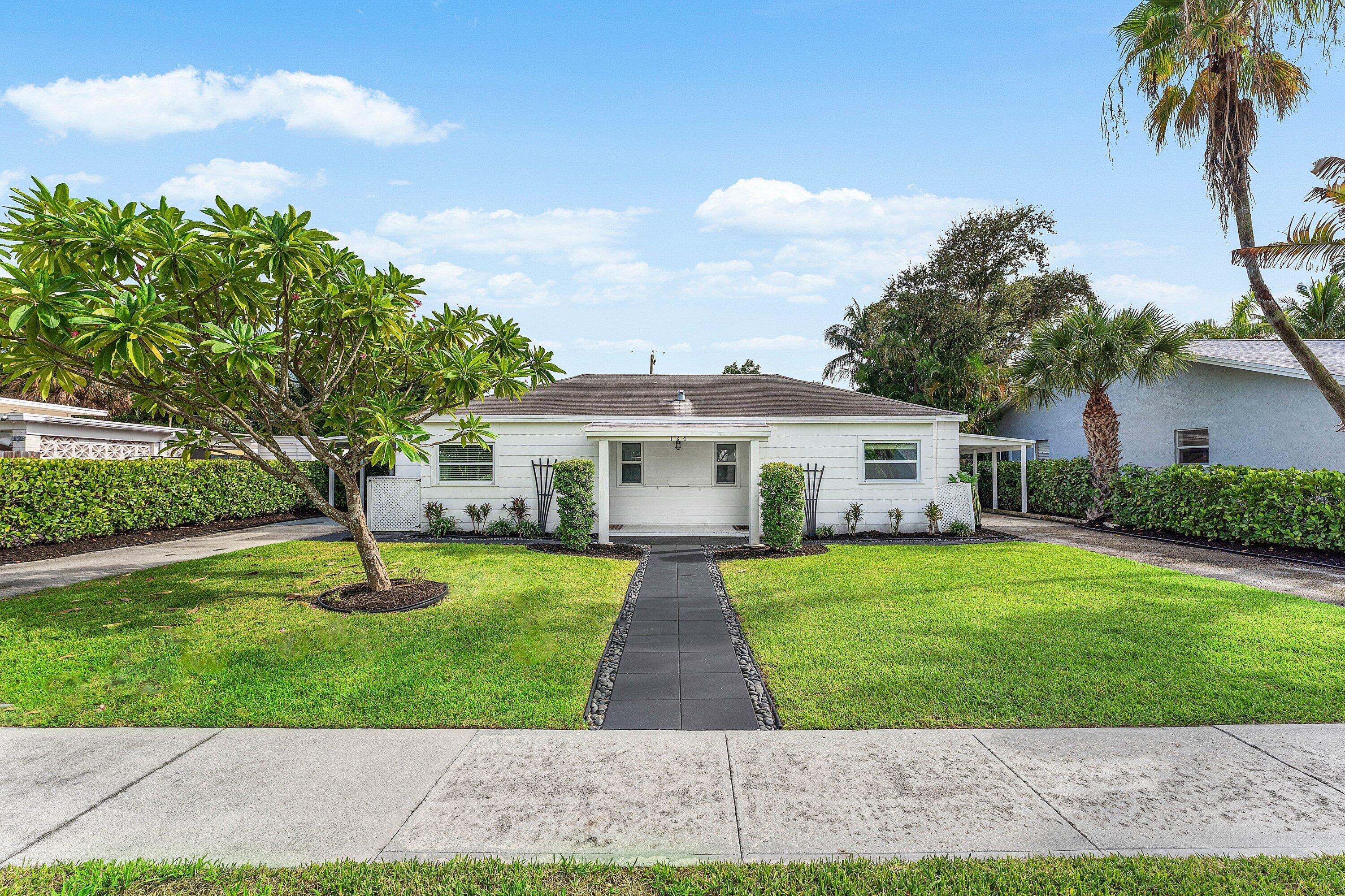 Foto de propiedad en 124 Mayfield Road, Lantana, FL 33462 Lantana con MLS# 