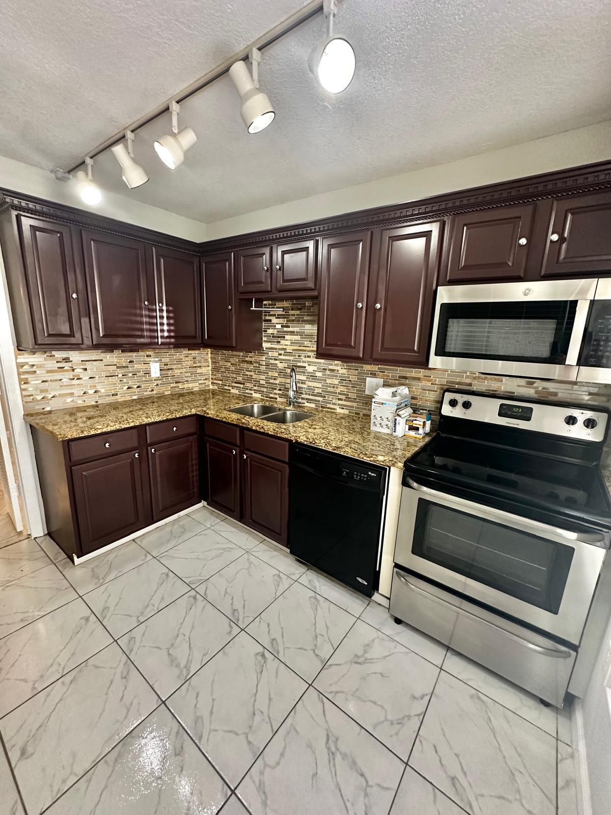 Foto de propiedad en 4158 Inverrary Drive 202, Lauderhill, FL 33319 Lauderhill con MLS# 