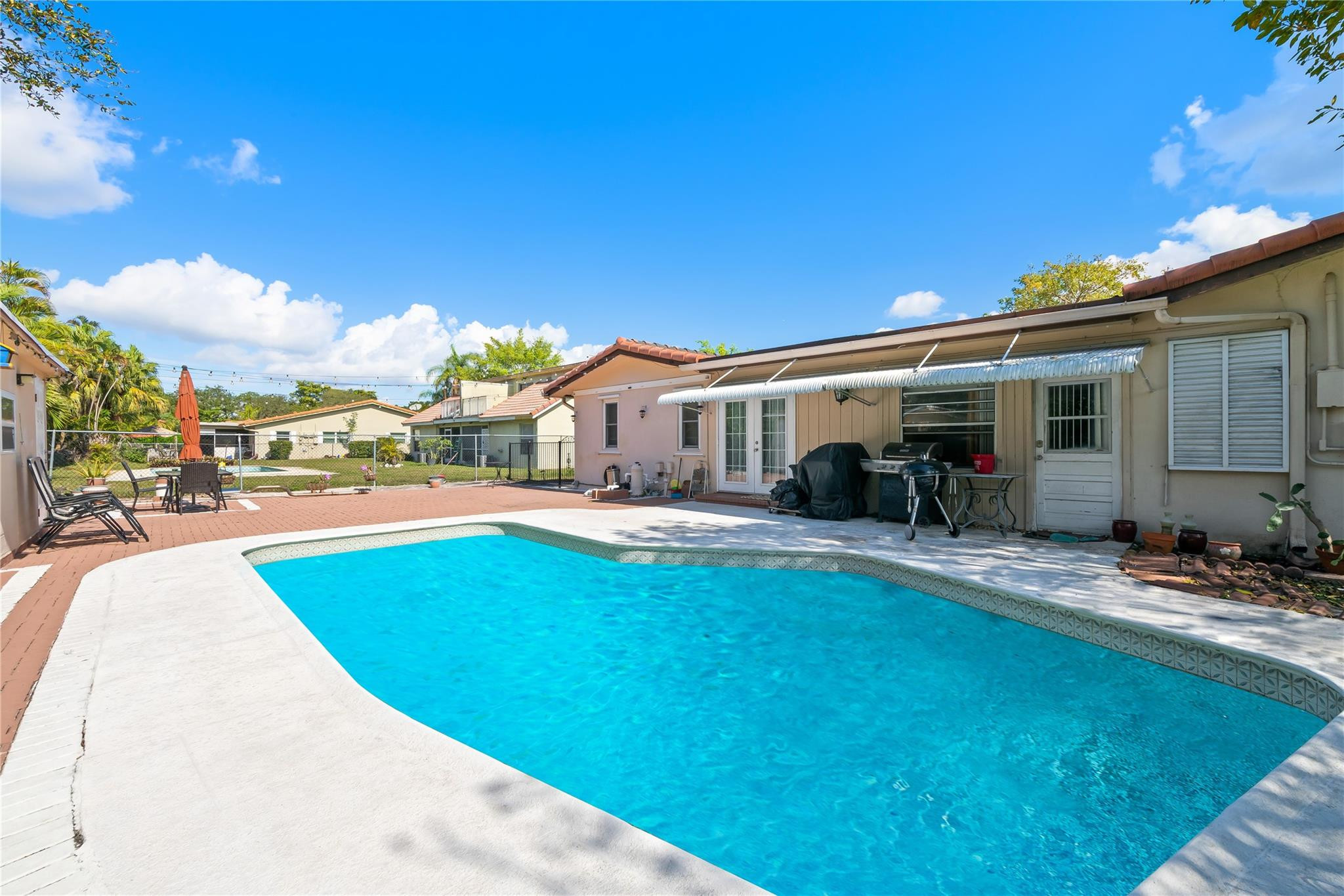 Foto de propiedad en 4010 CORAL SPRINGS Drive, Coral Springs, FL 33065 Coral Springs con MLS# 