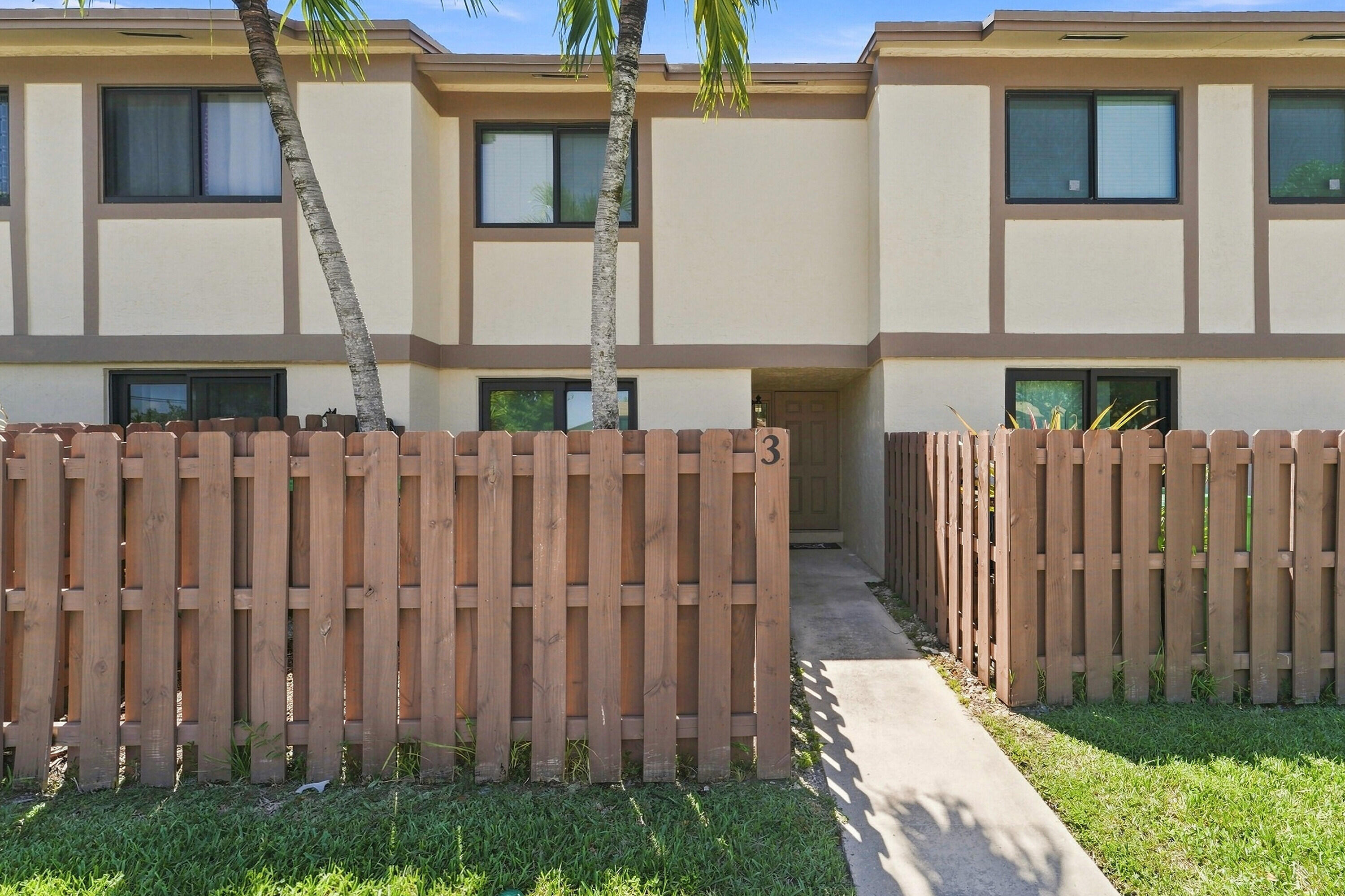 Foto de propiedad en 2975 NW 106th Avenue 3, Sunrise, FL 33322 Sunrise con MLS# 