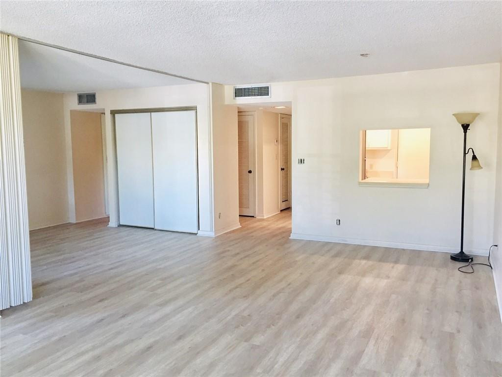 En Venta 2316 S Cypress Bend Drive 220, Pompano Beach, FL 33069, Pompano Beach, FL 33069