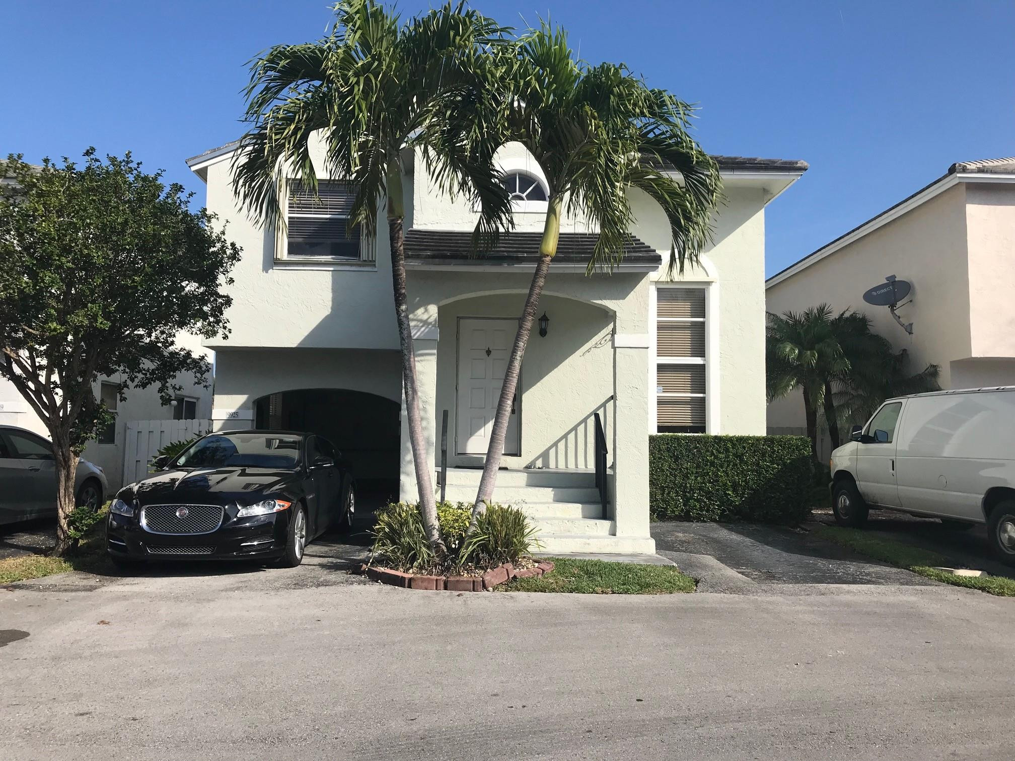Foto de propiedad en 9925 NW 9TH Court, Plantation, FL 33324 Plantation con MLS# 