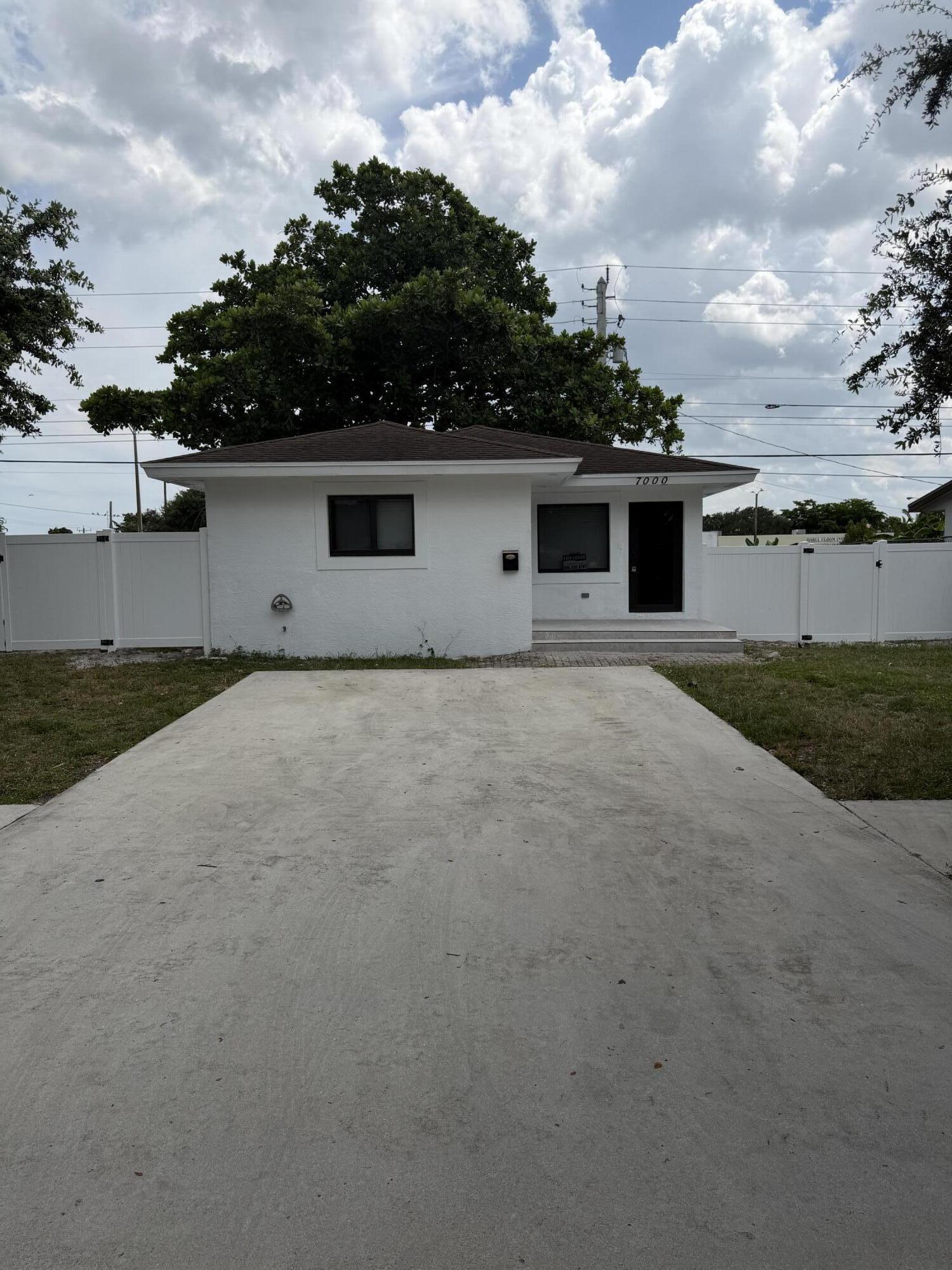 Foto de propiedad en 7000 TYLER Street, Hollywood, FL 33024 Hollywood con MLS# 