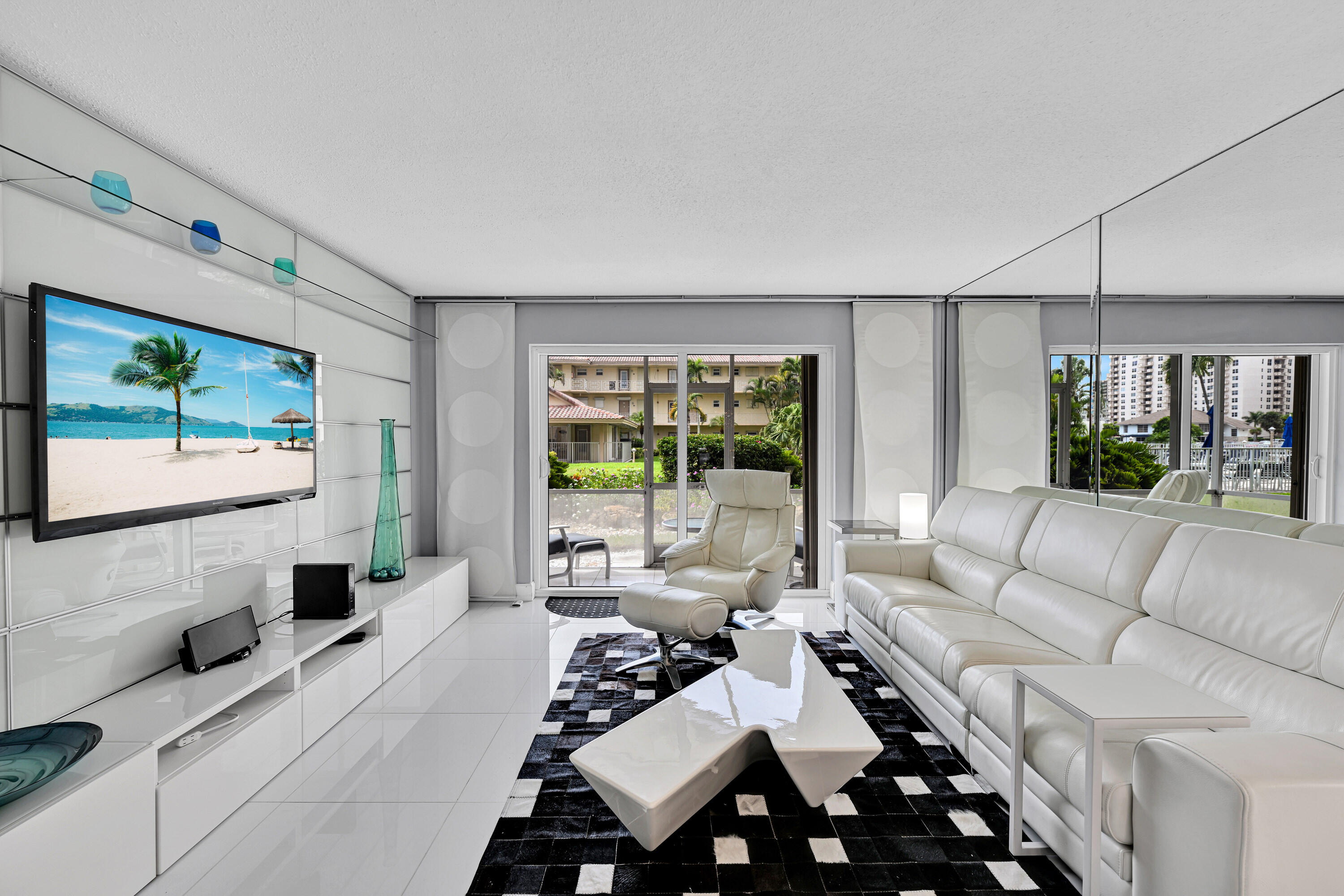 Foto de propiedad en 2600 Diana Drive 121, Hallandale Beach, FL 33009 Hallandale Beach con MLS# 