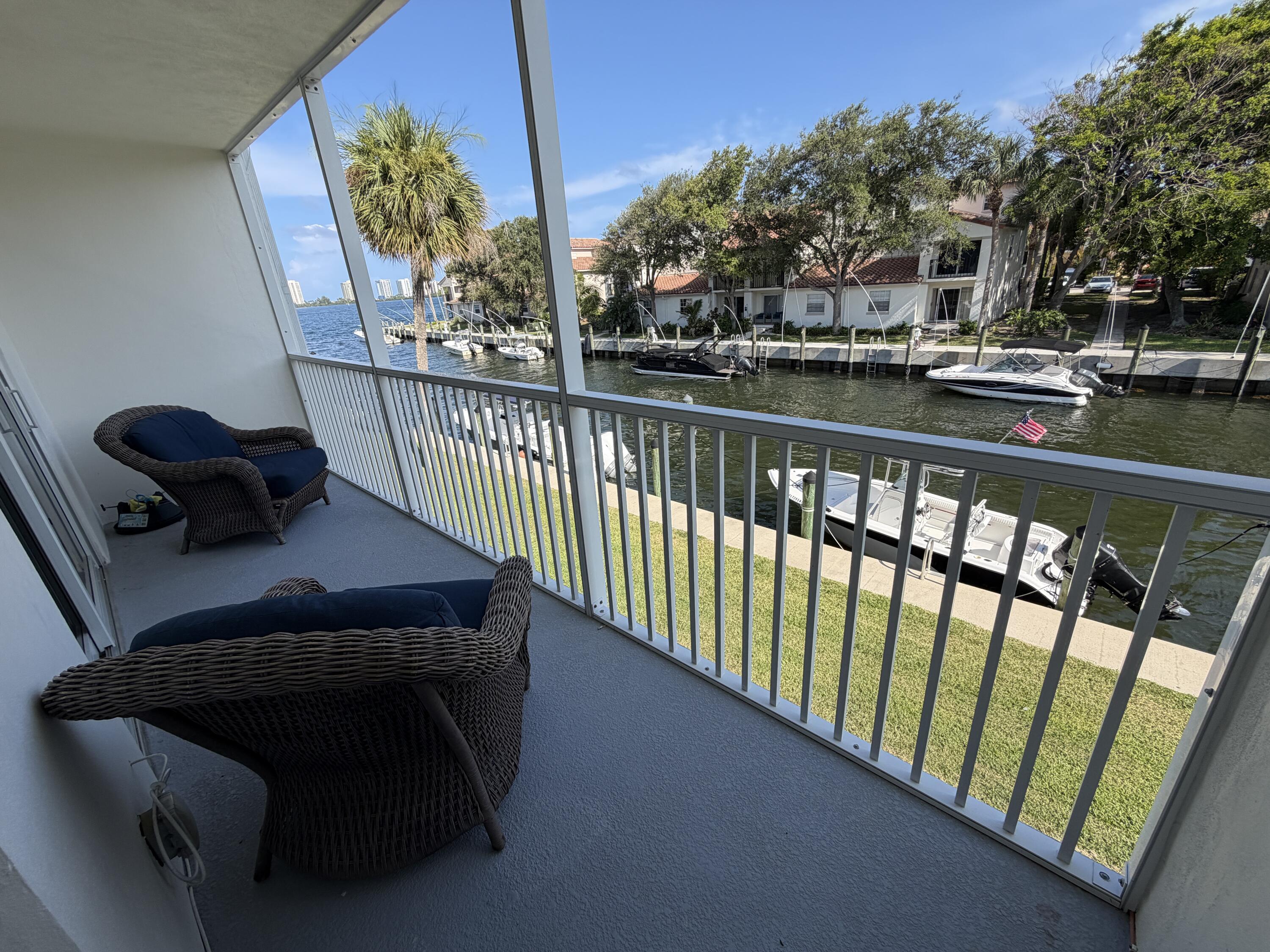 Foto de propiedad en 120 Lehane Terrace 206, North Palm Beach, FL 33408 North Palm Beach con MLS# 