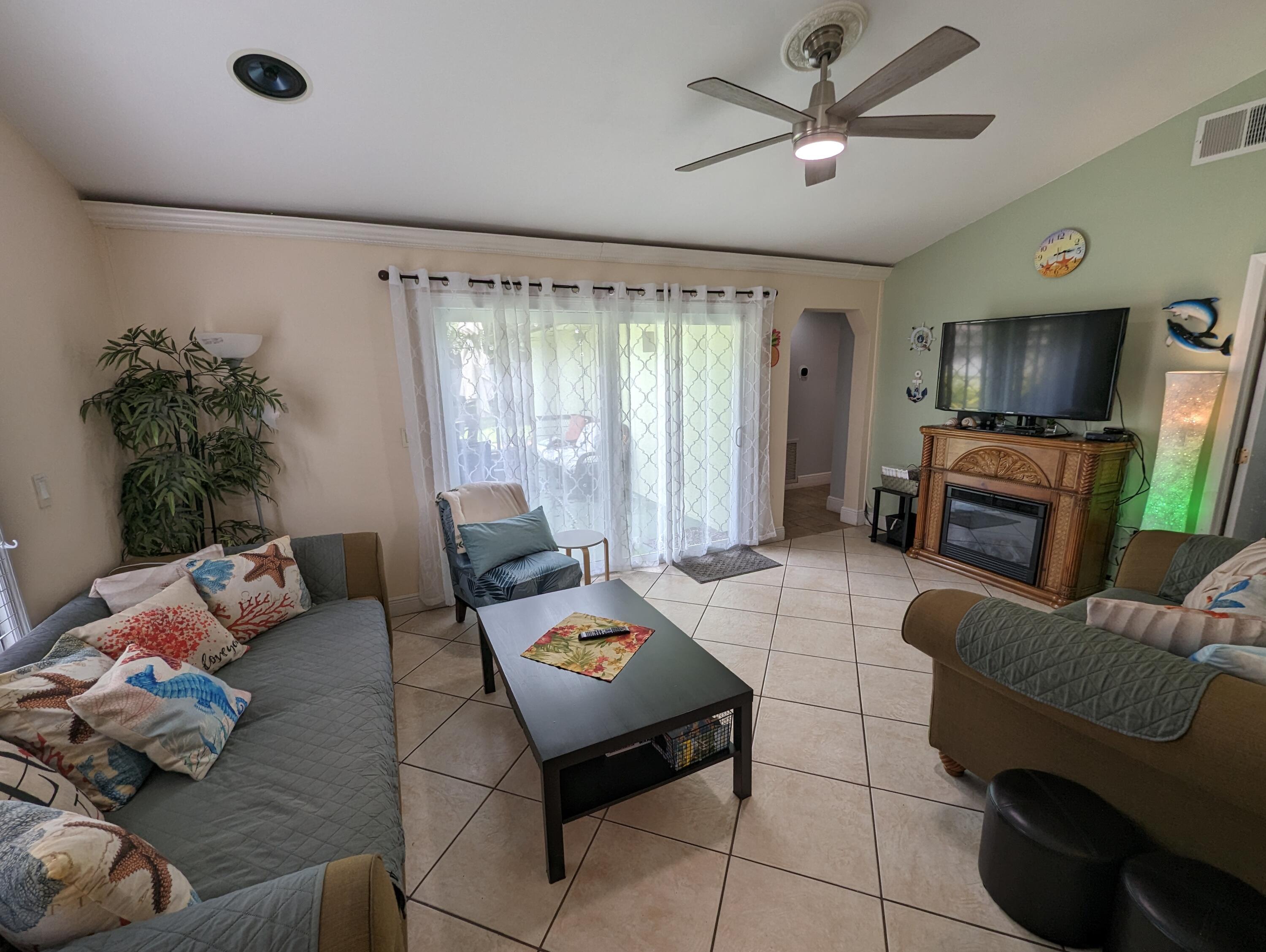 Foto de propiedad en 2394 ZEDER Avenue, Delray Beach, FL 33444 Delray Beach con MLS# 