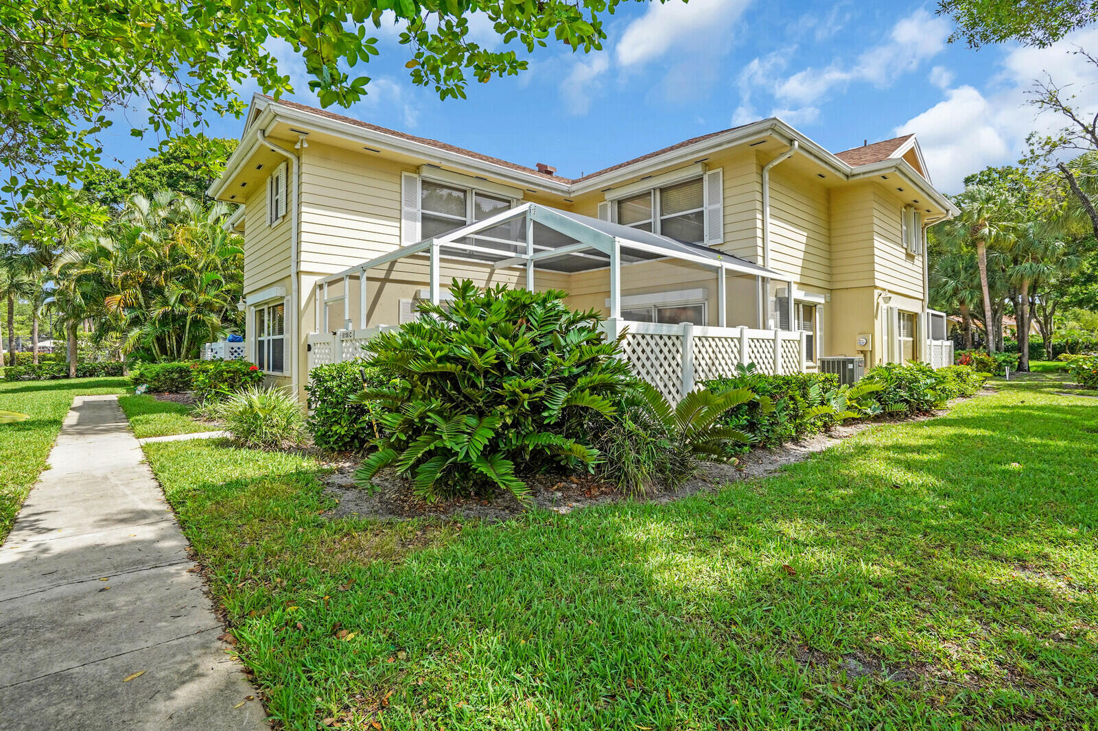 Foto de propiedad en 8156 CHELSEA Court 56C, Lake Clarke Shores, FL 33406 Lake Clarke Shores con MLS# 