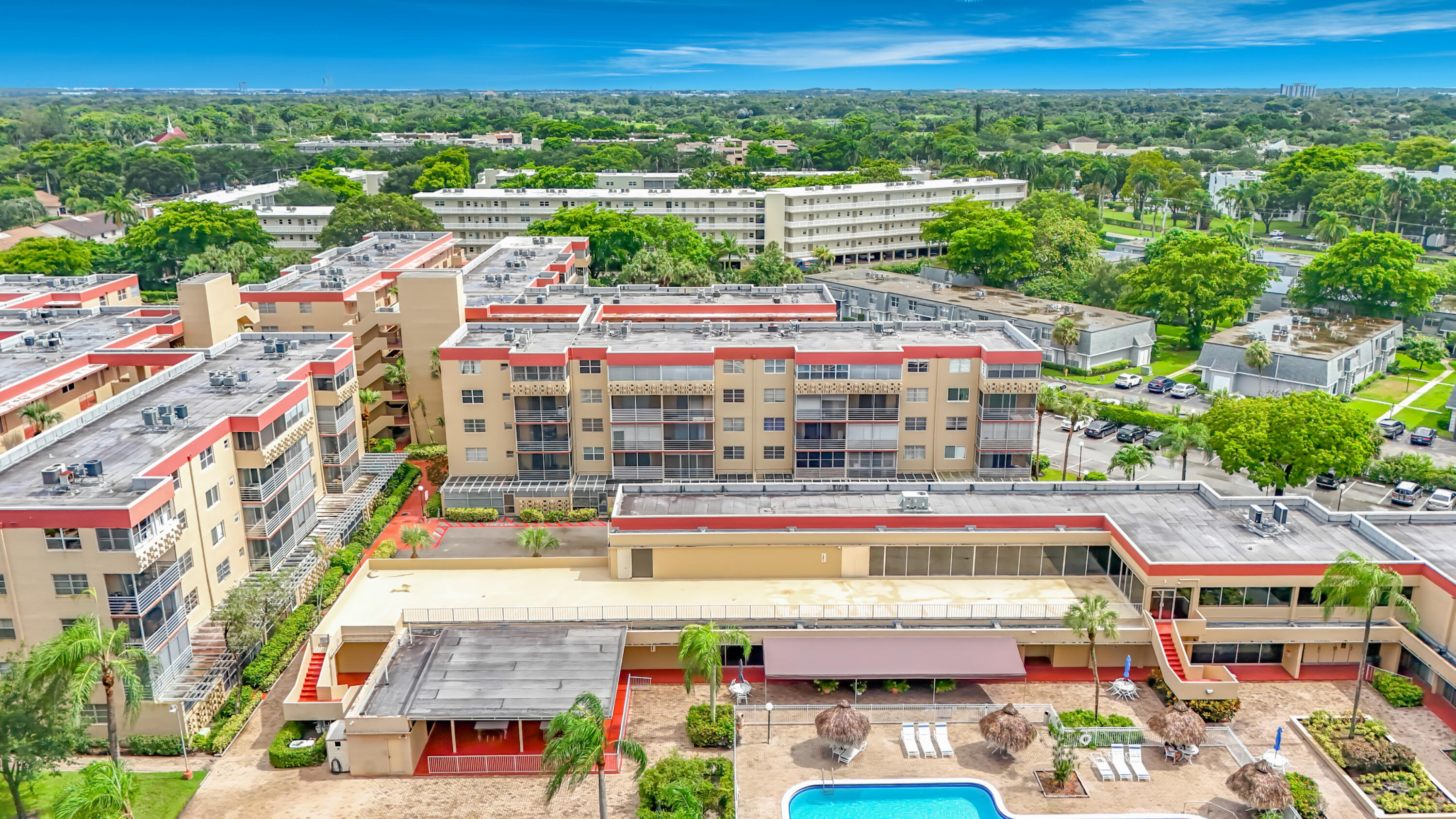 Foto de propiedad en 410 NW 68th Avenue 301, Plantation, FL 33317 Plantation con MLS# 