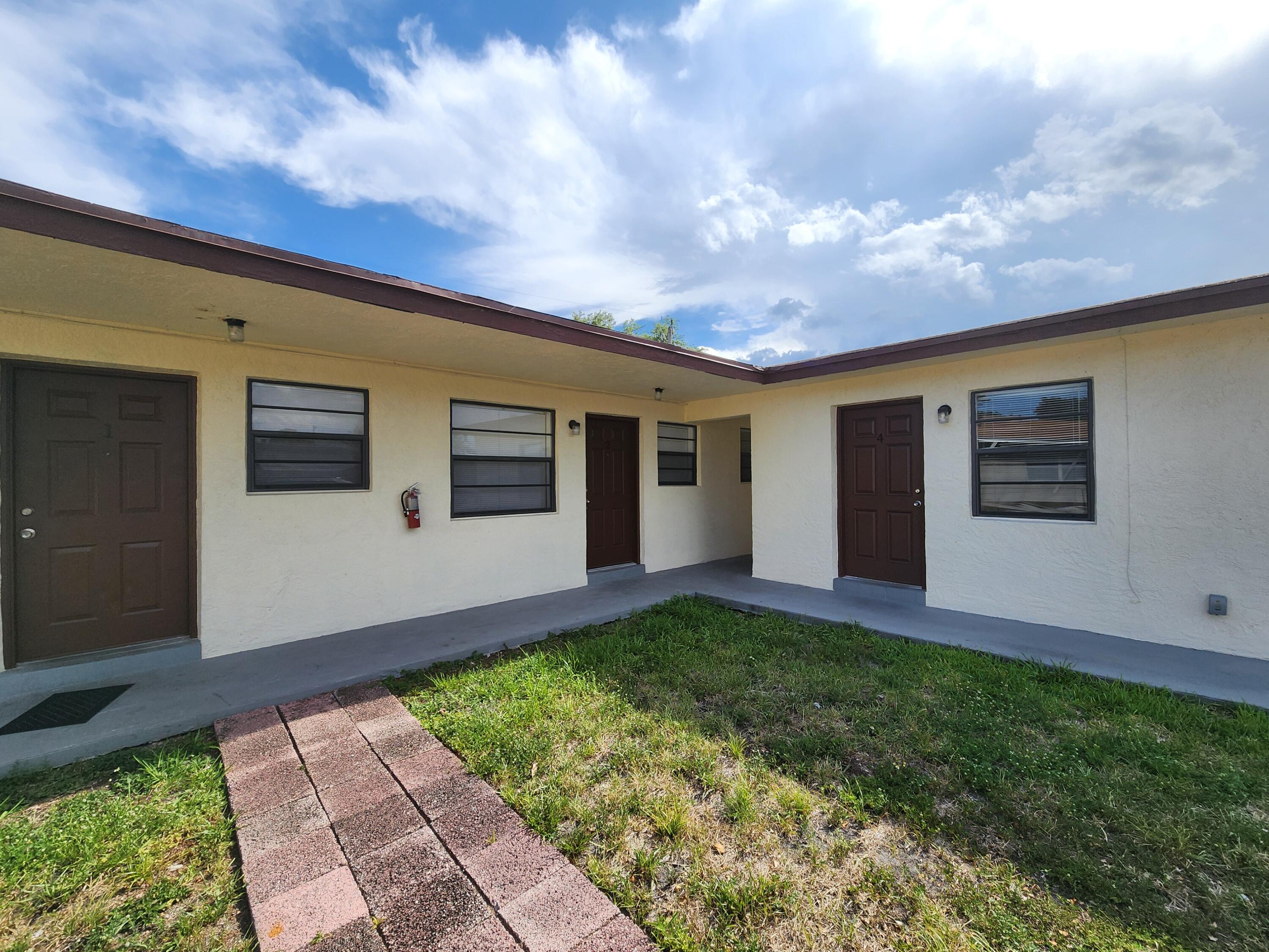 Foto de propiedad en 2466 Lincoln Street 3, Hollywood, FL 33020 Hollywood con MLS# 