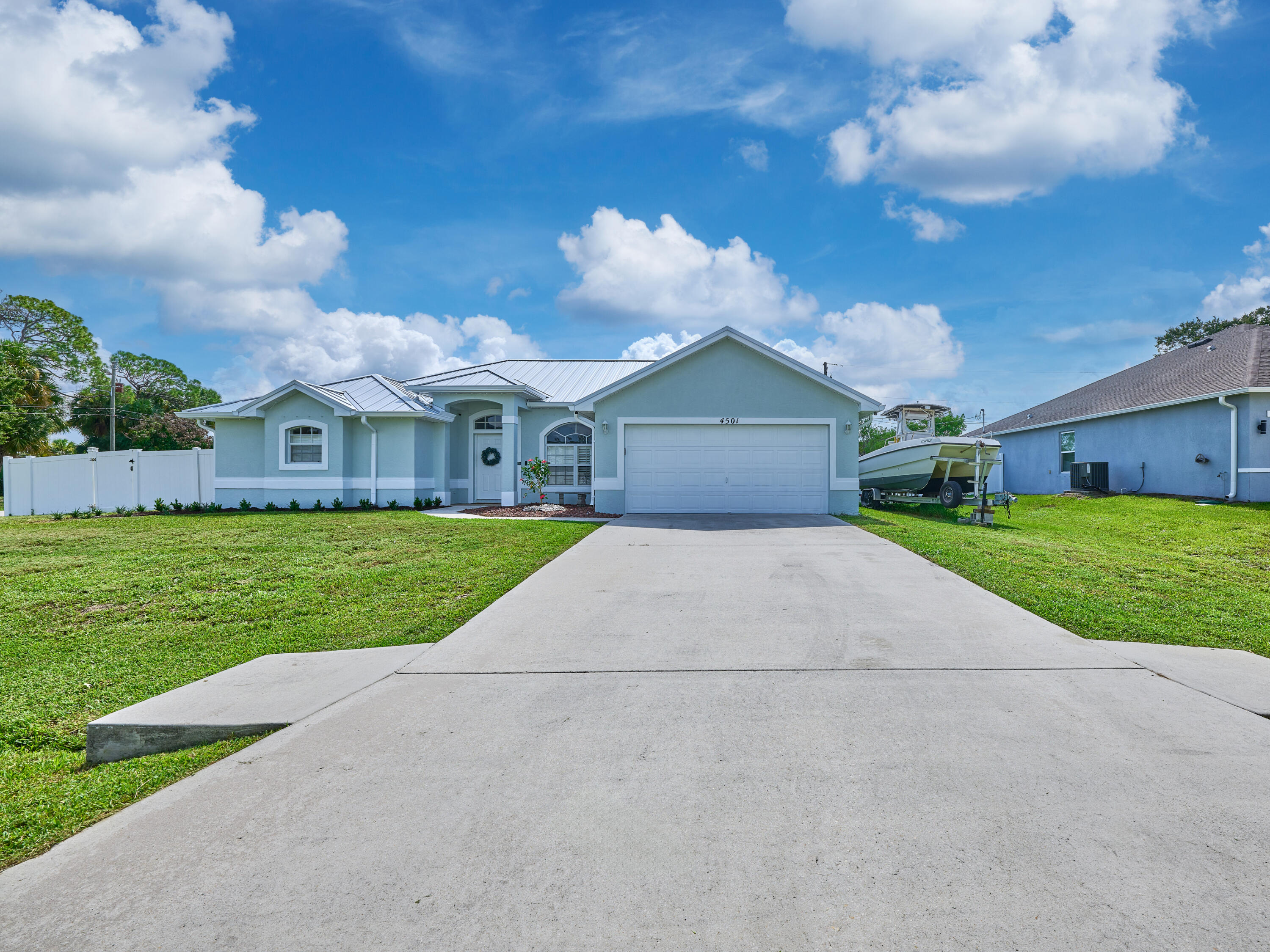 Foto de propiedad en 4501 SW TABOR Street, Port St. Lucie, FL 34953 Port St. Lucie con MLS# 
