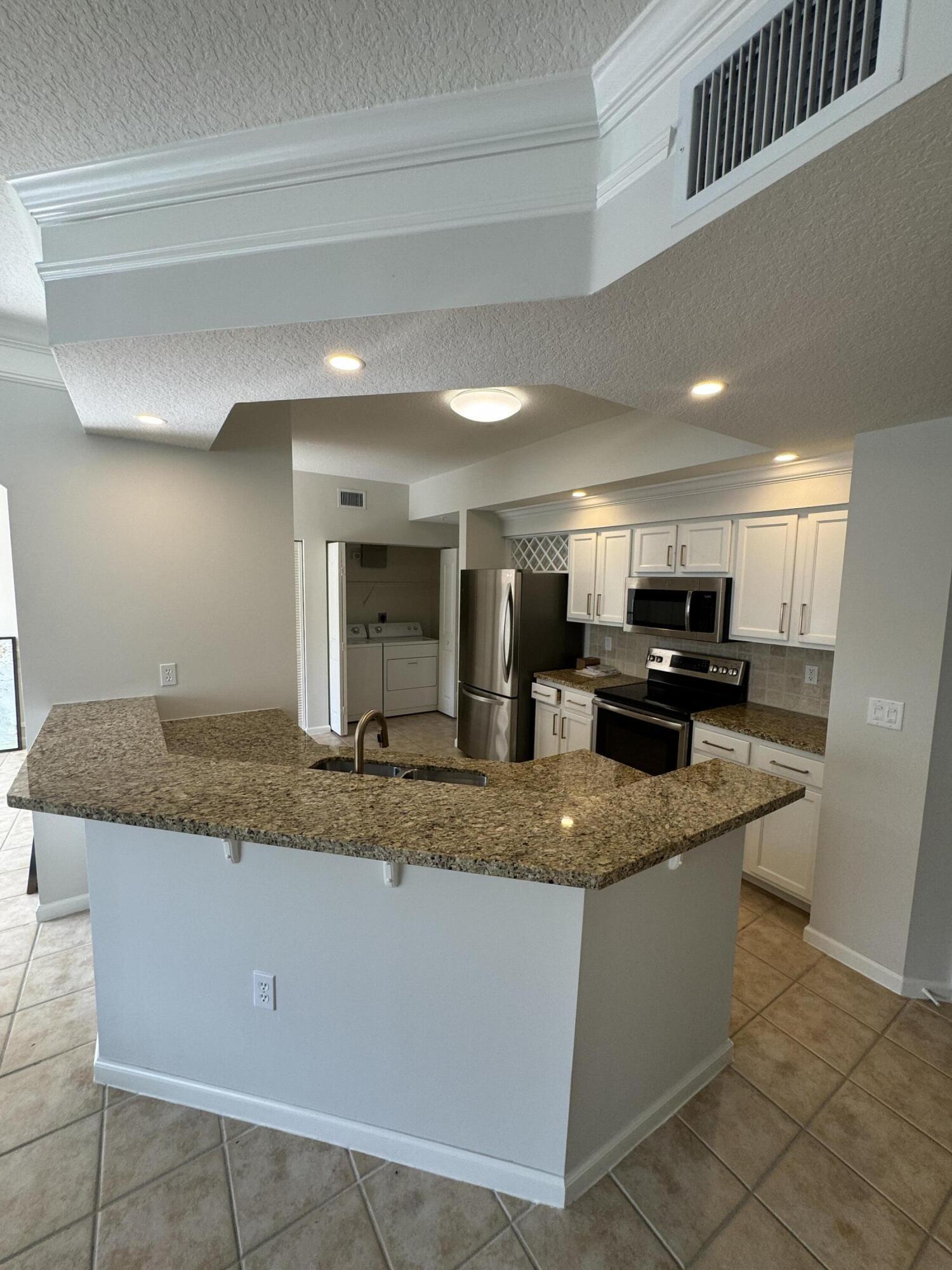 Foto de propiedad en 225 MURCIA Drive 305, Jupiter, FL 33458 Jupiter con MLS# 