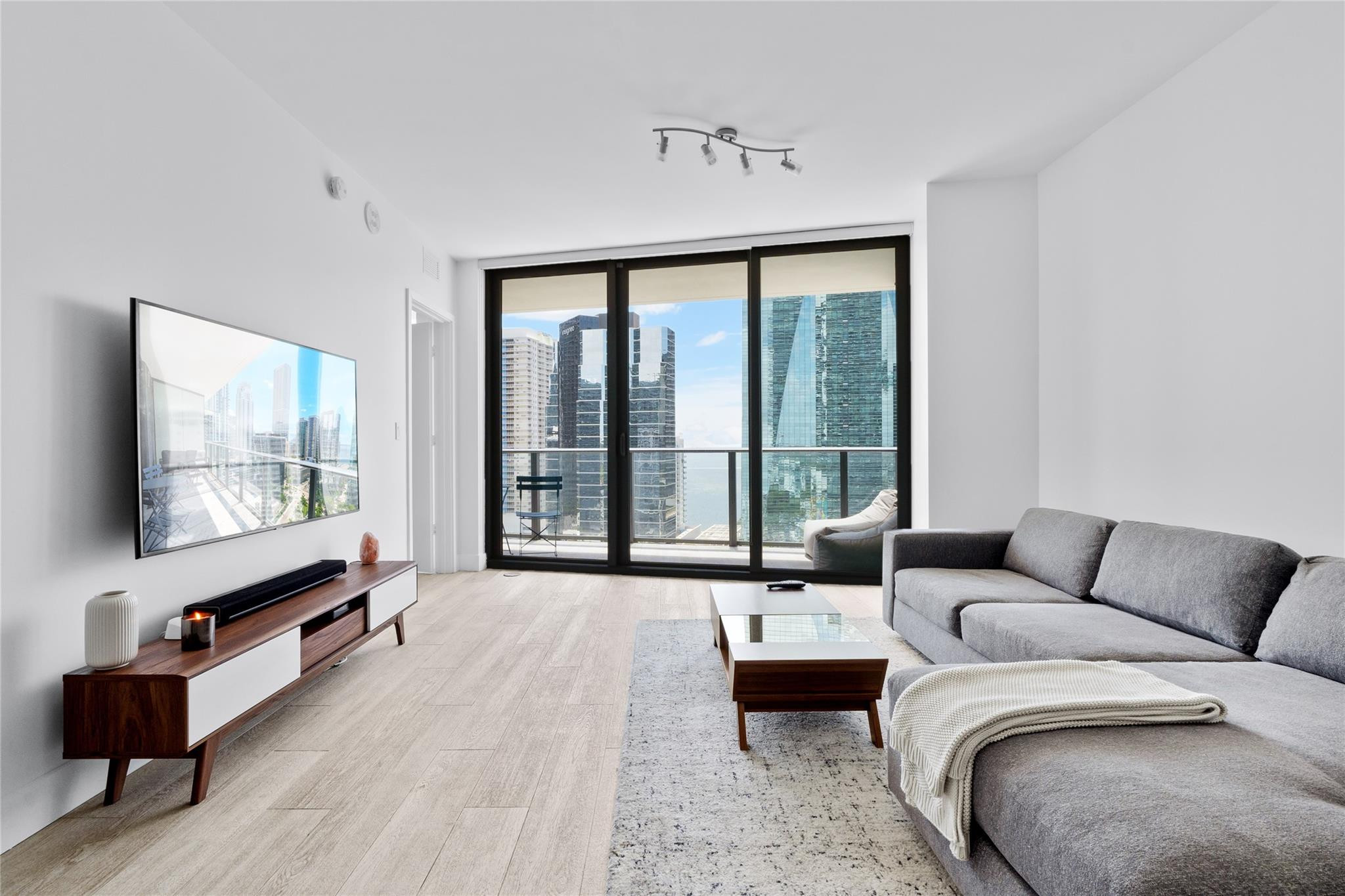 Foto de propiedad en 1300 S MIAMI Avenue 2003, Miami, FL 33130 Miami con MLS# 