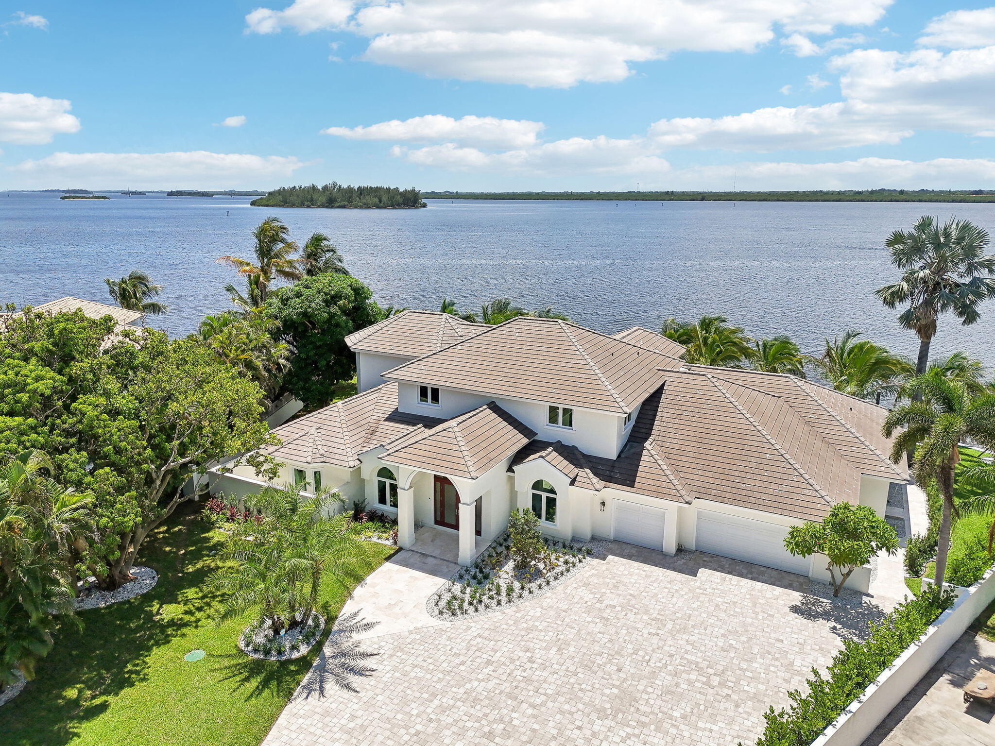 Foto de propiedad en 526 Point Lane, Vero Beach, FL 32963 Vero Beach con MLS# 
