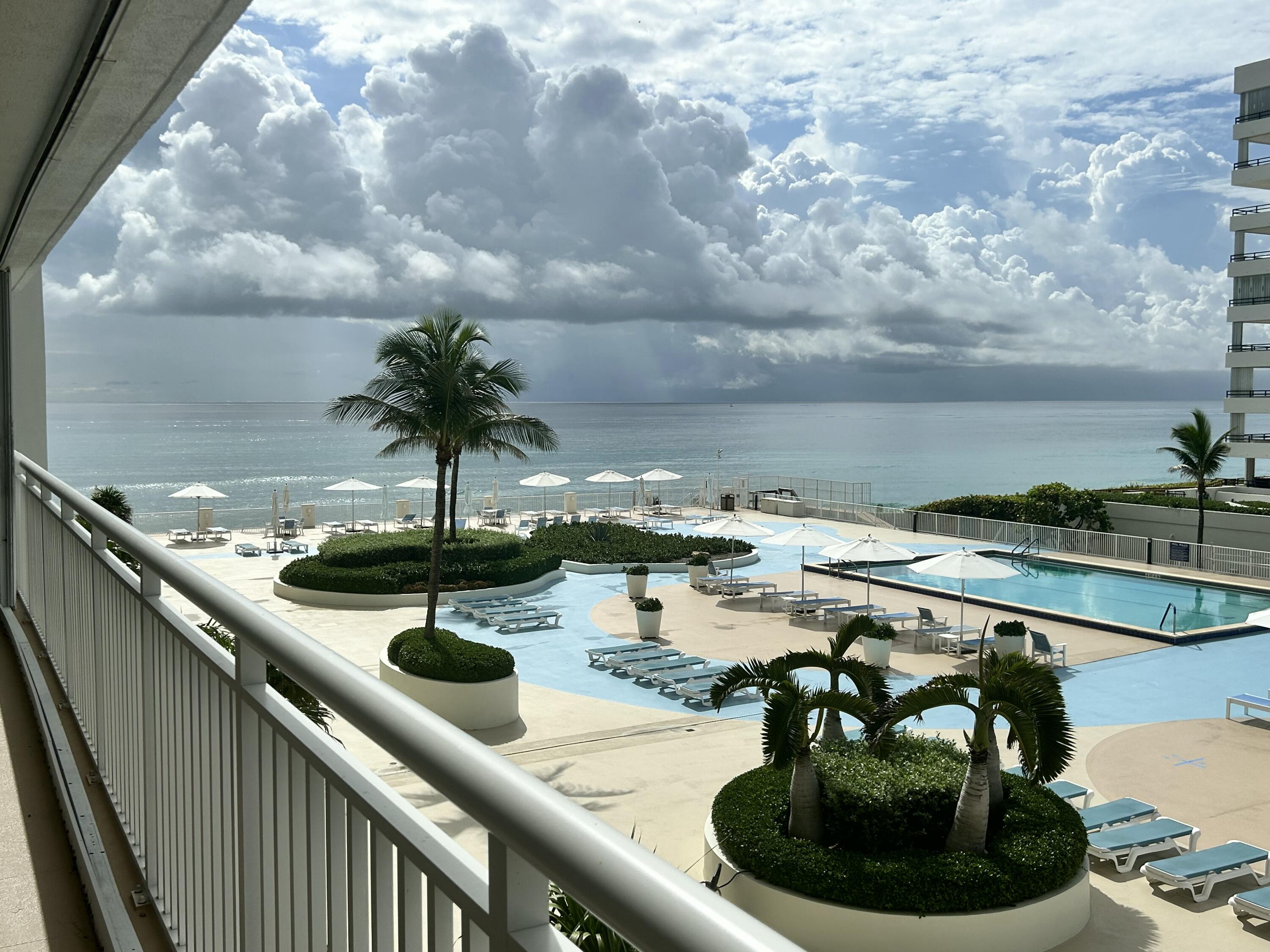 Foto de propiedad en 3546 S Ocean Boulevard 405, South Palm Beach, FL 33480 South Palm Beach con MLS# 