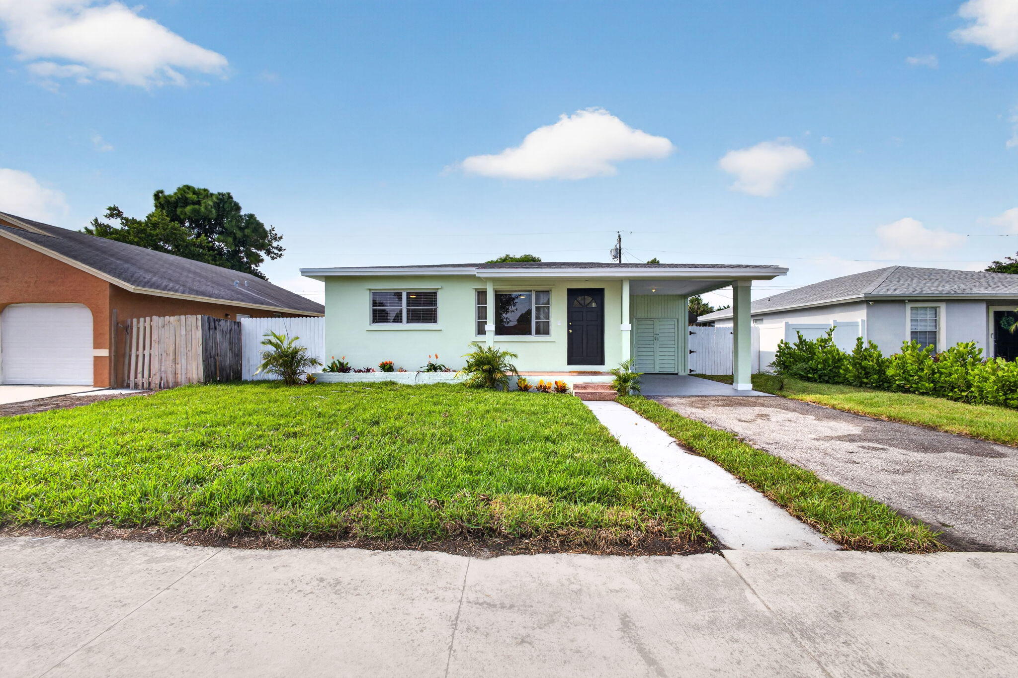 Foto de propiedad en 1547 W 10TH Street, Riviera Beach, FL 33404 Riviera Beach con MLS# 