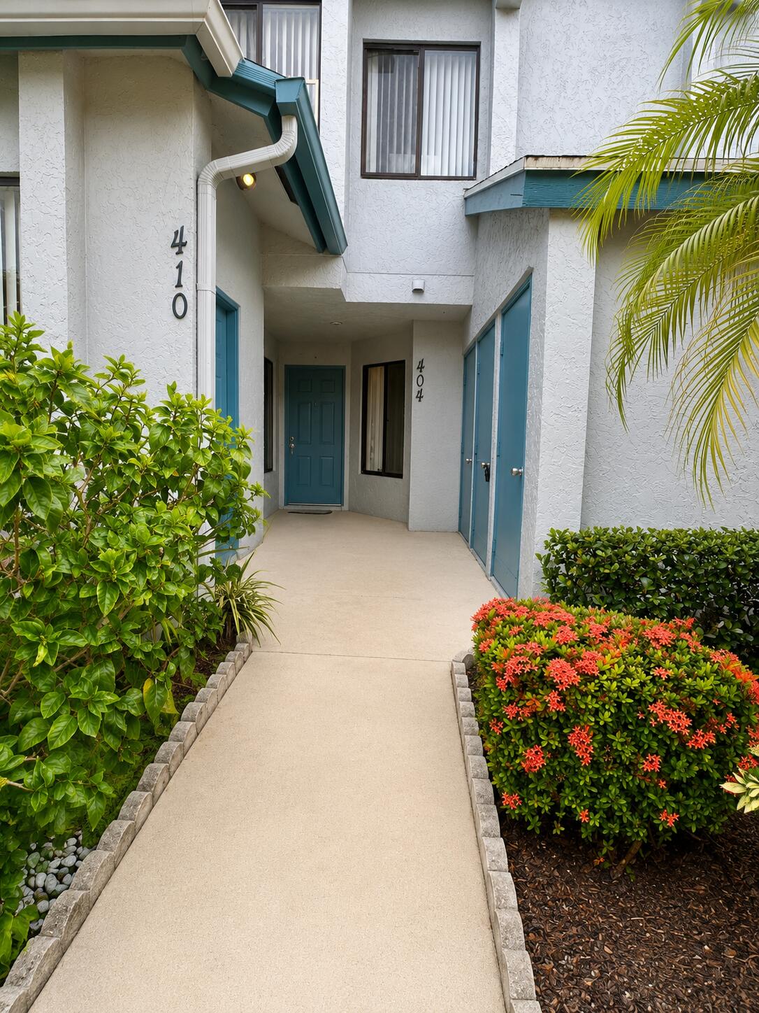Foto de propiedad en 404 HARBOUR POINTE Way, Greenacres, FL 33413 Greenacres con MLS# 