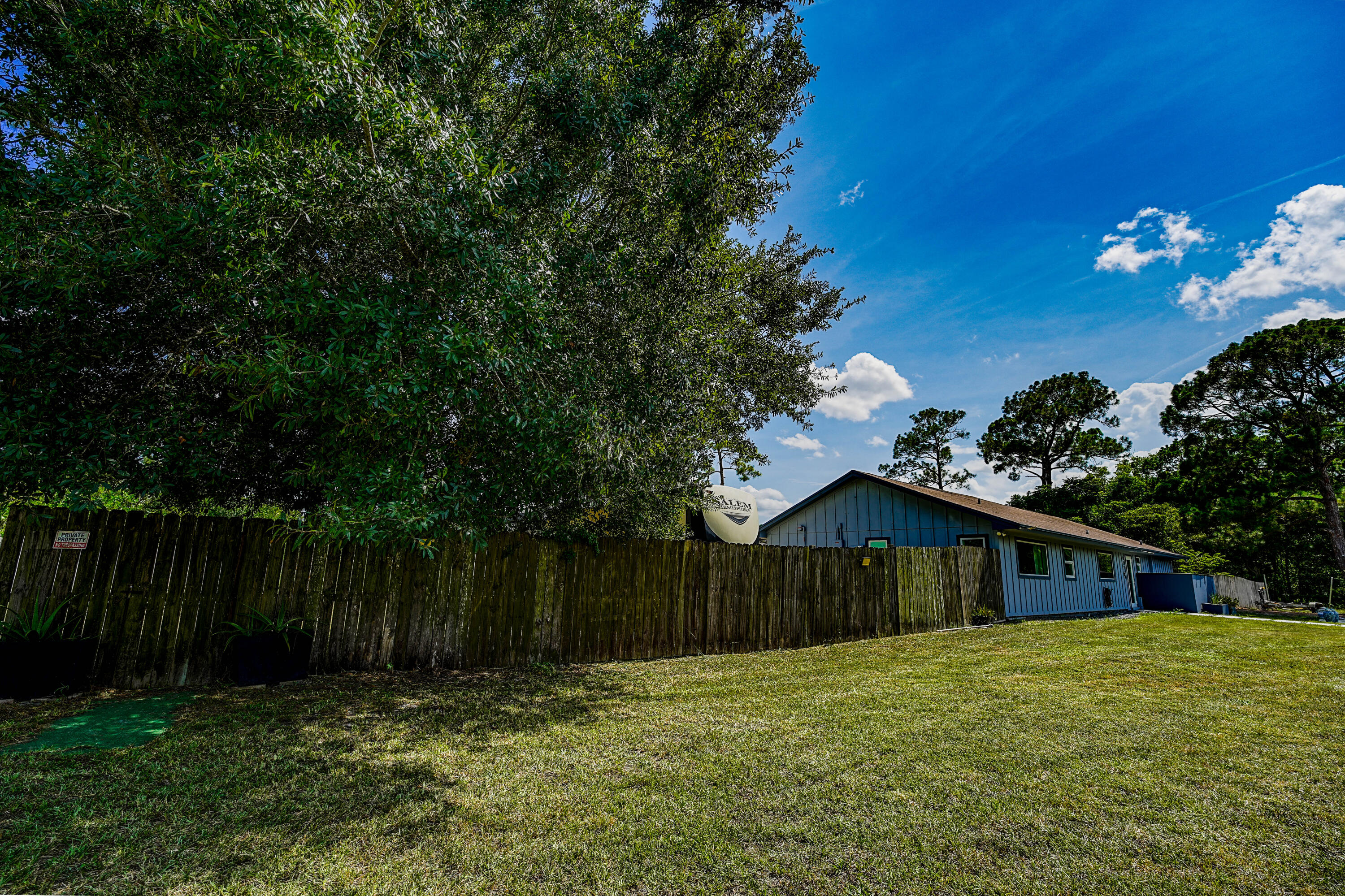 Foto de propiedad en 13220 59TH Court N, The Acreage, FL 33411 The Acreage con MLS# 