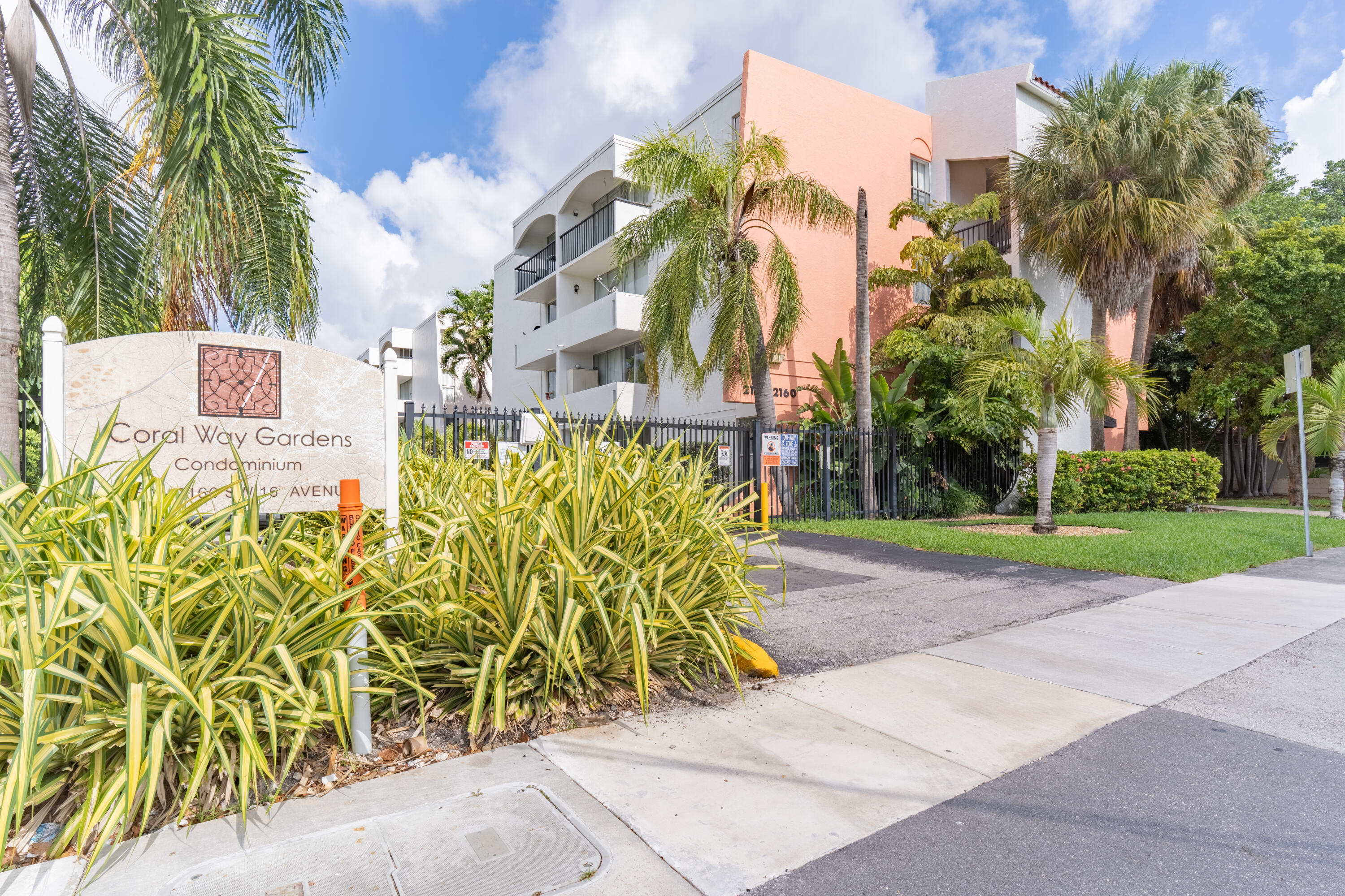 Foto de propiedad en 2160 SW 16TH Avenue 317, Miami, FL 33145 Miami con MLS# 