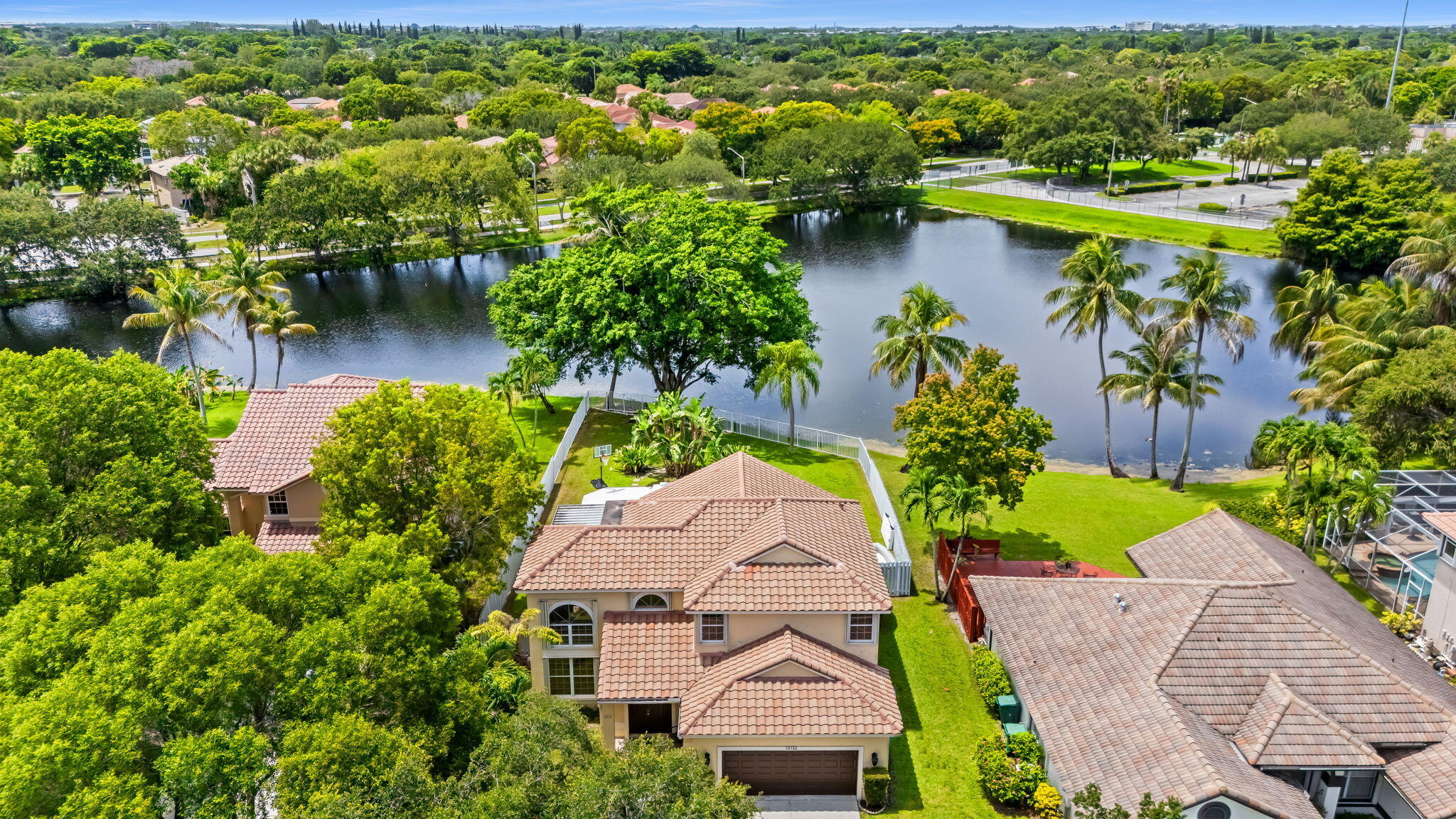 Foto de propiedad en 10740 LONDON Street, Cooper City, FL 33026 Cooper City con MLS# 