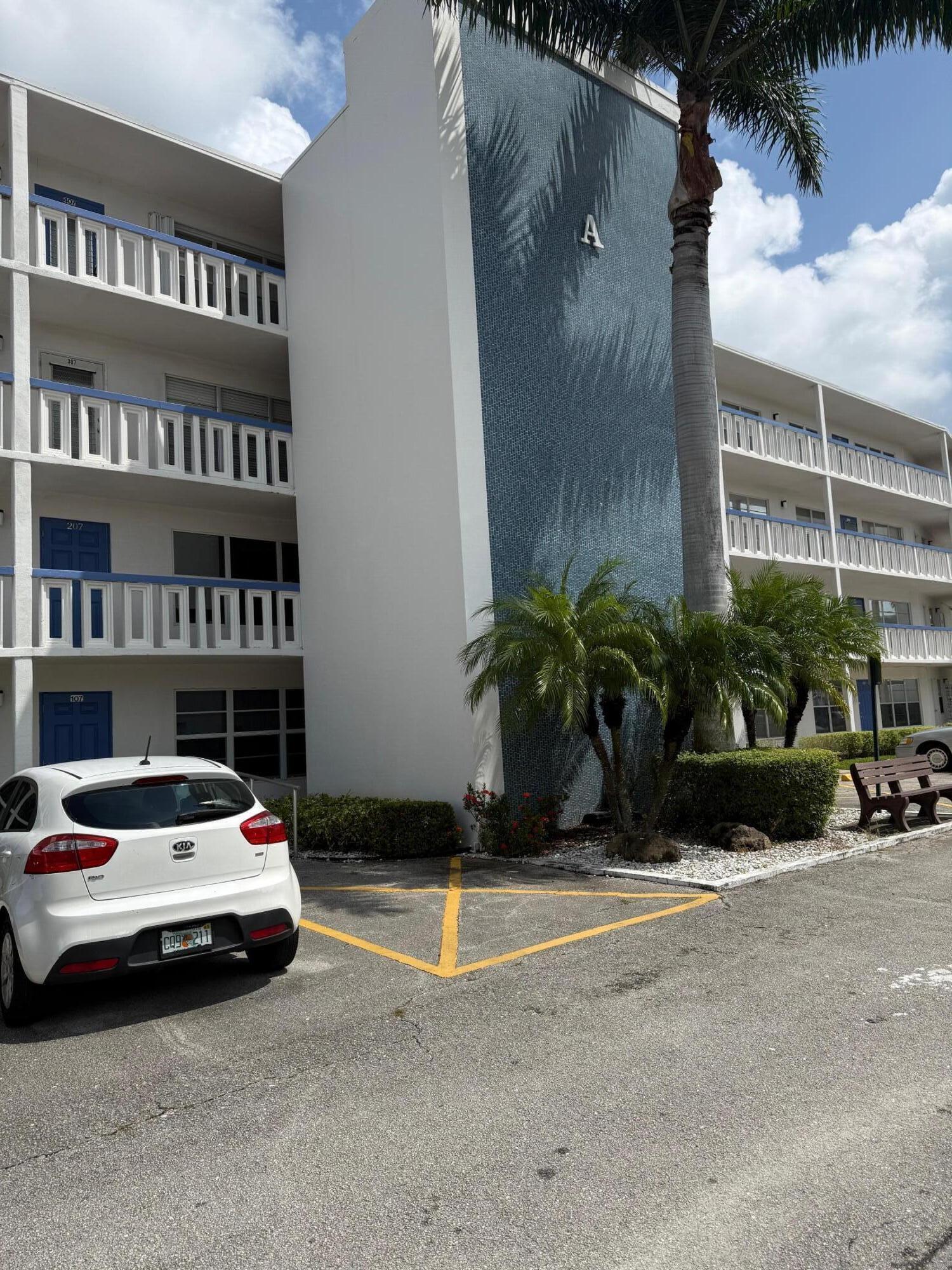 Foto de propiedad en 407 GREENBRIER A, West Palm Beach, FL 33417 West Palm Beach con MLS# 
