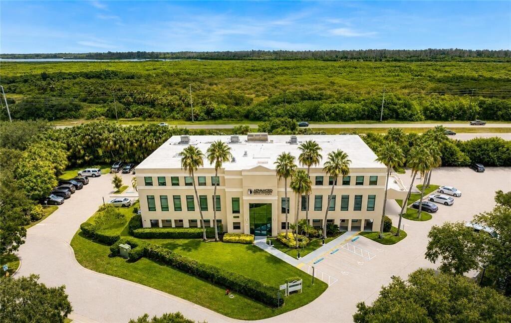 Foto de propiedad en 3755 7TH Terrace #303 A&B, Vero Beach, FL 32960 Vero Beach con MLS# 