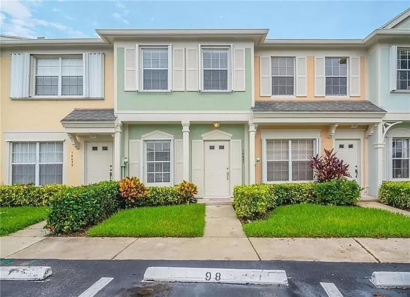 Foto de propiedad en 16637 Hemingway Drive, Weston, FL 33326 Weston con MLS# 