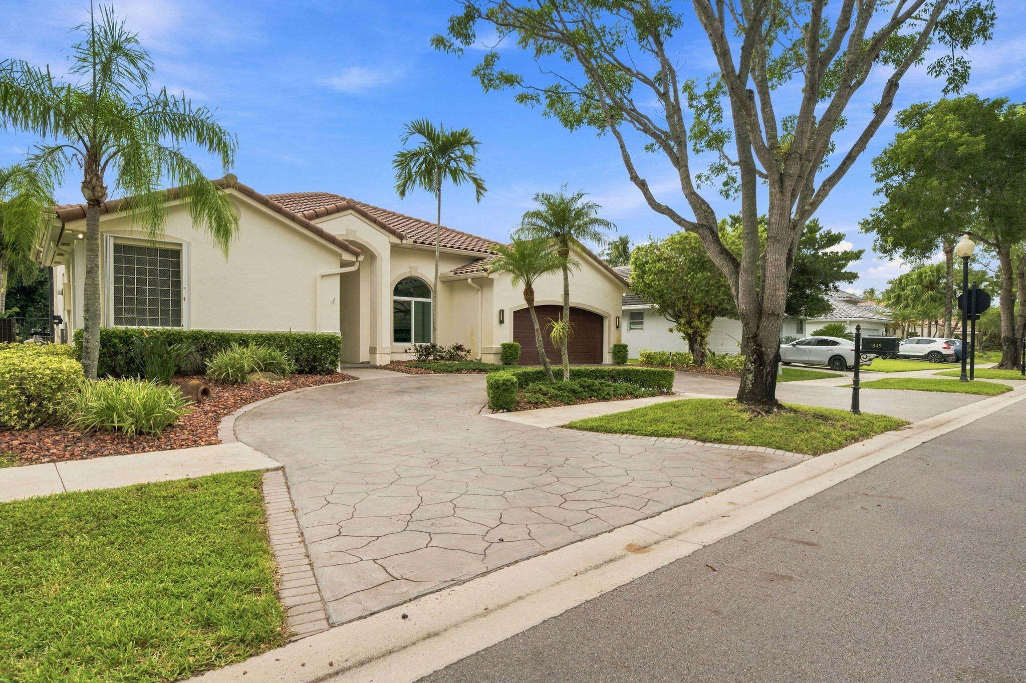 Foto de propiedad en 845 Bayside Lane, Weston, FL 33326 Weston con MLS# 