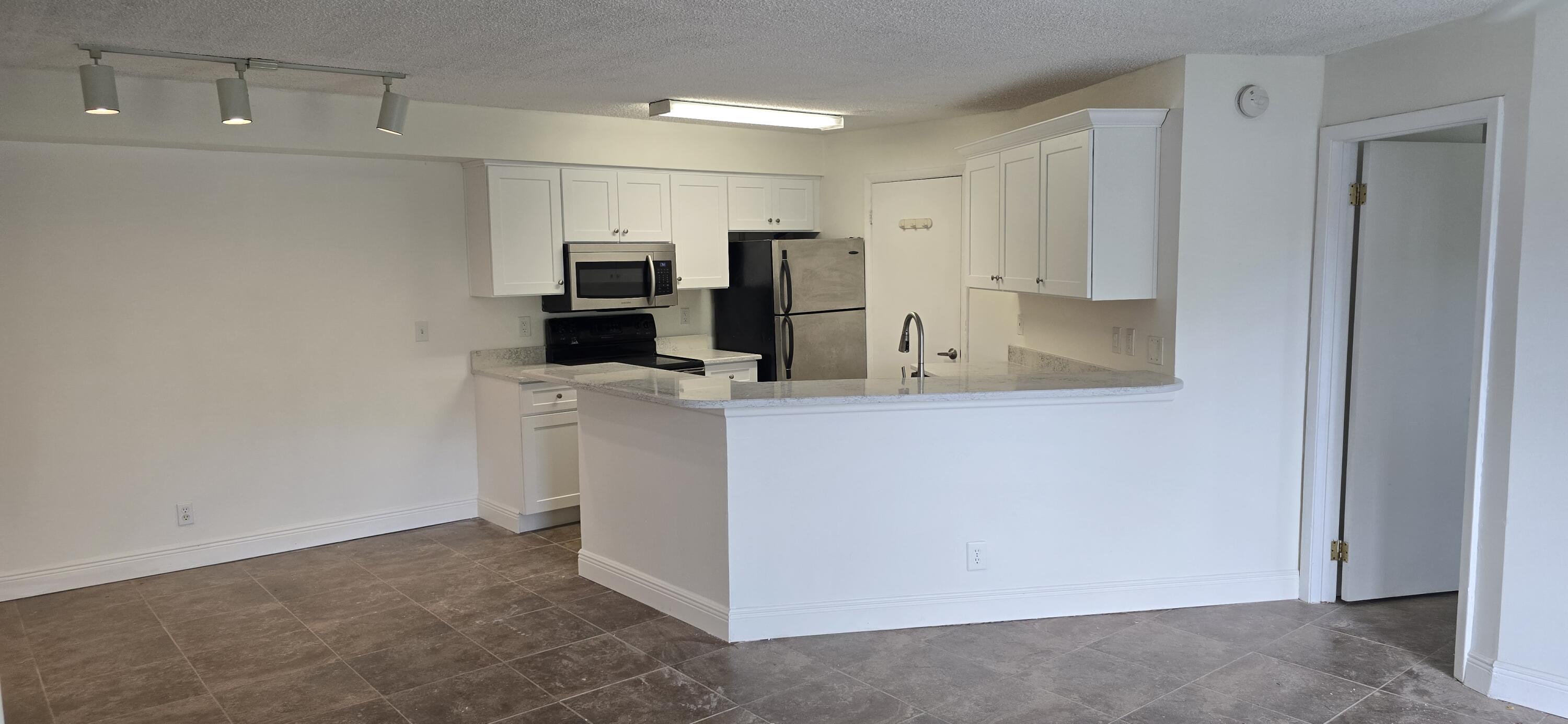 Foto de propiedad en 9999 SUMMERBREEZE Drive 417, Sunrise, FL 33322 Sunrise con MLS# 