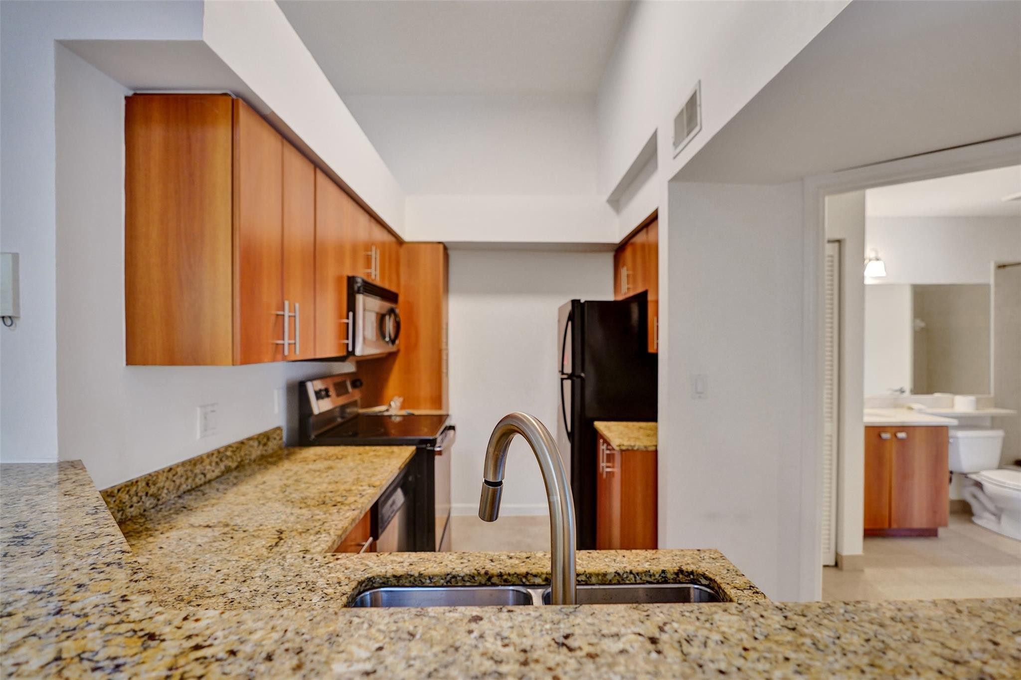 Foto de propiedad en 1050 CRYSTAL Way N, Delray Beach, FL 33444 Delray Beach con MLS# 