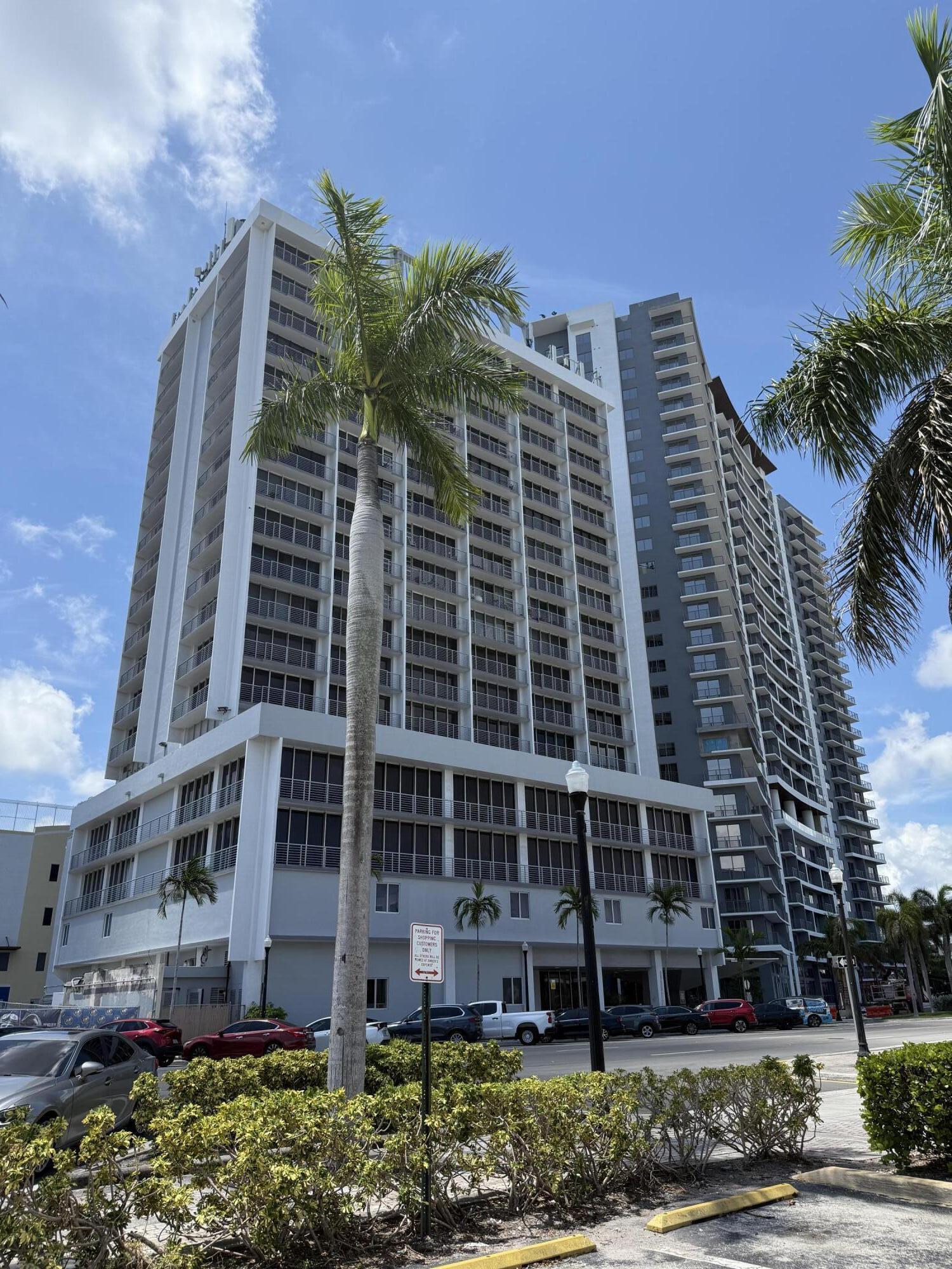 Foto de propiedad en 1720 HARRISON Street 10A, Hollywood, FL 33020 Hollywood con MLS# 