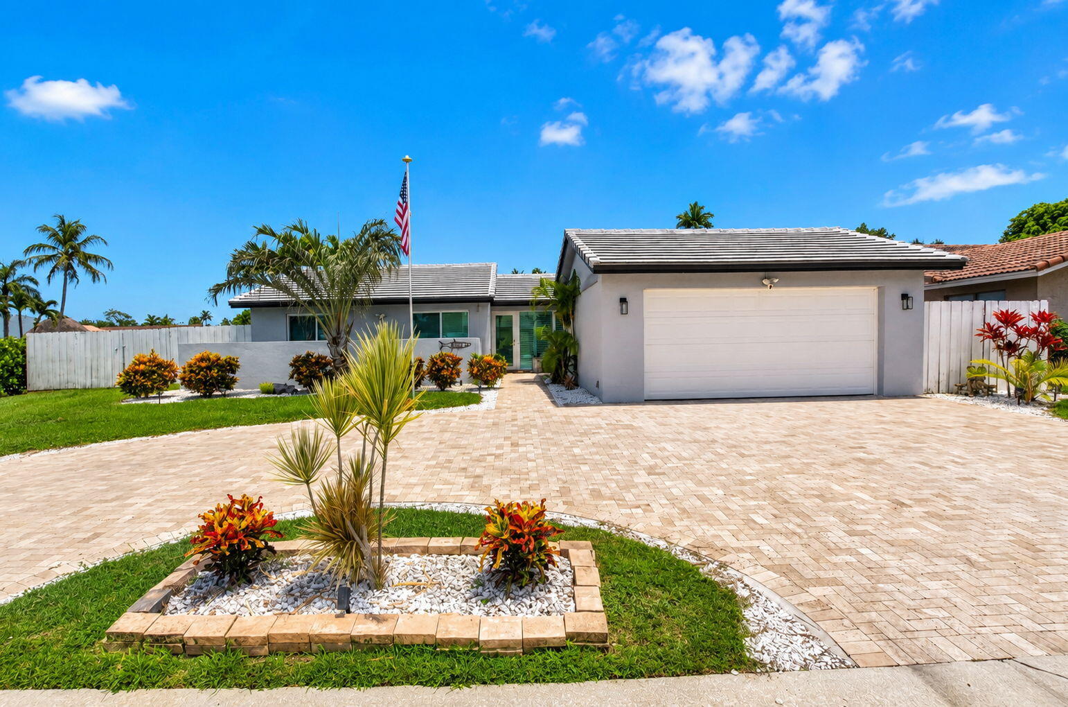 Foto de propiedad en 6521 Woodbury Road, Boca Raton, FL 33433 Boca Raton con MLS# 