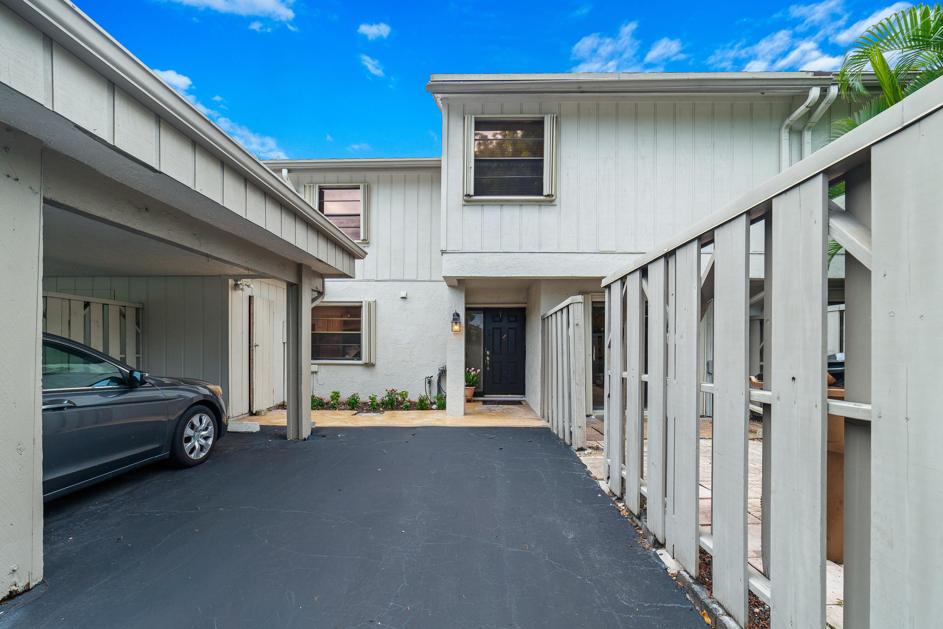 Foto de propiedad en 219 Wildwood Circle, Deerfield Beach, FL 33442 Deerfield Beach con MLS# 
