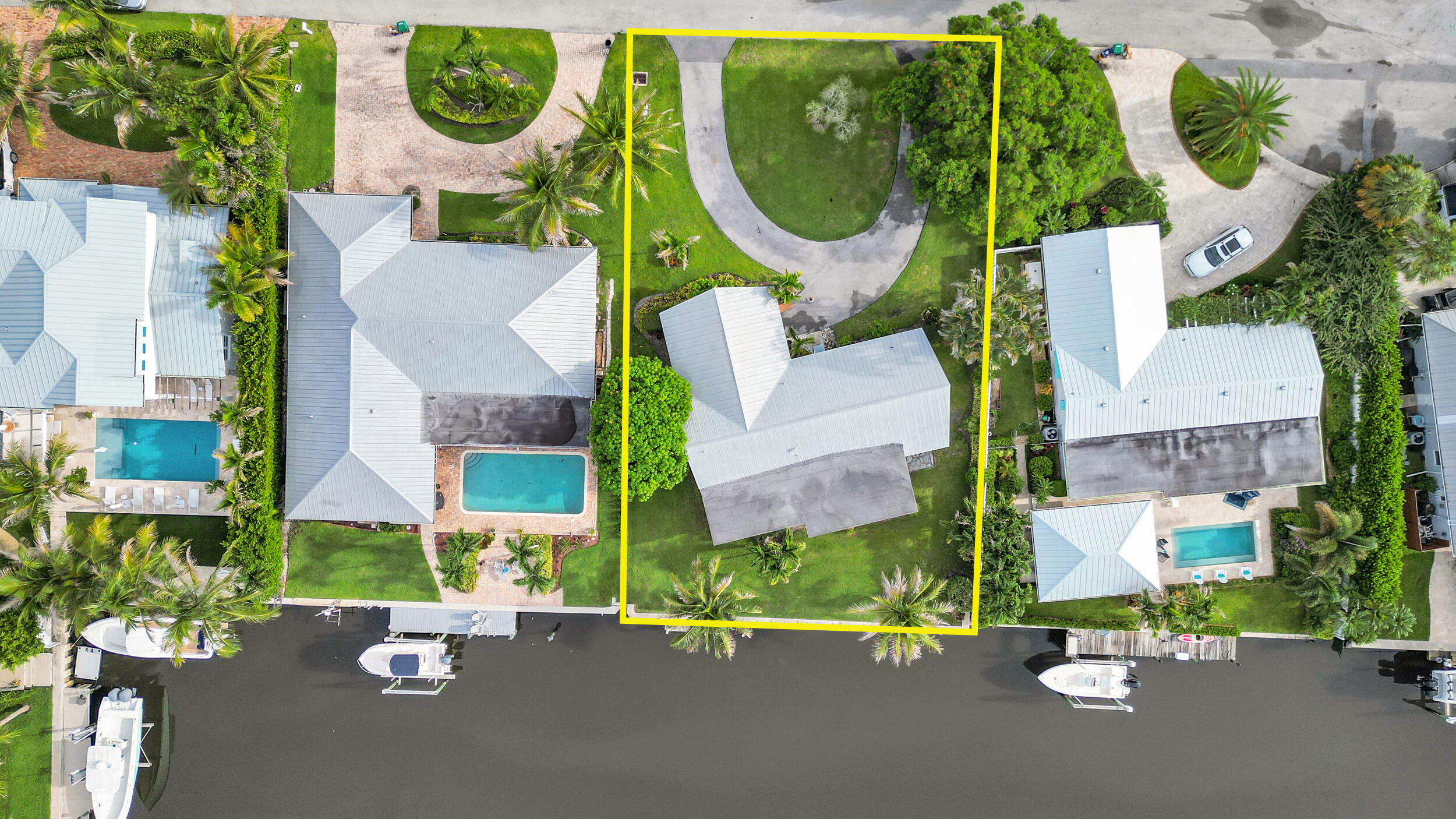 Foto de propiedad en 16 Country Club Circle, Tequesta, FL 33469 Tequesta con MLS# 