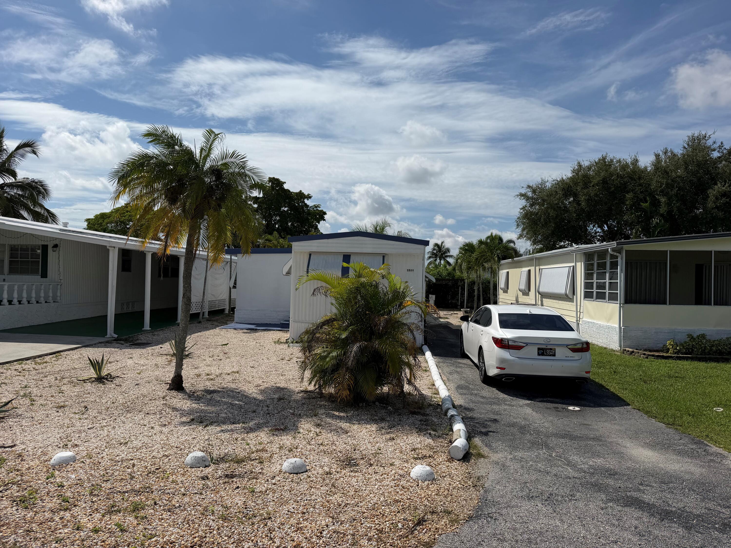 Foto de propiedad en 5504 LAGOON Drive, Dania Beach, FL 33312 Dania Beach con MLS# 