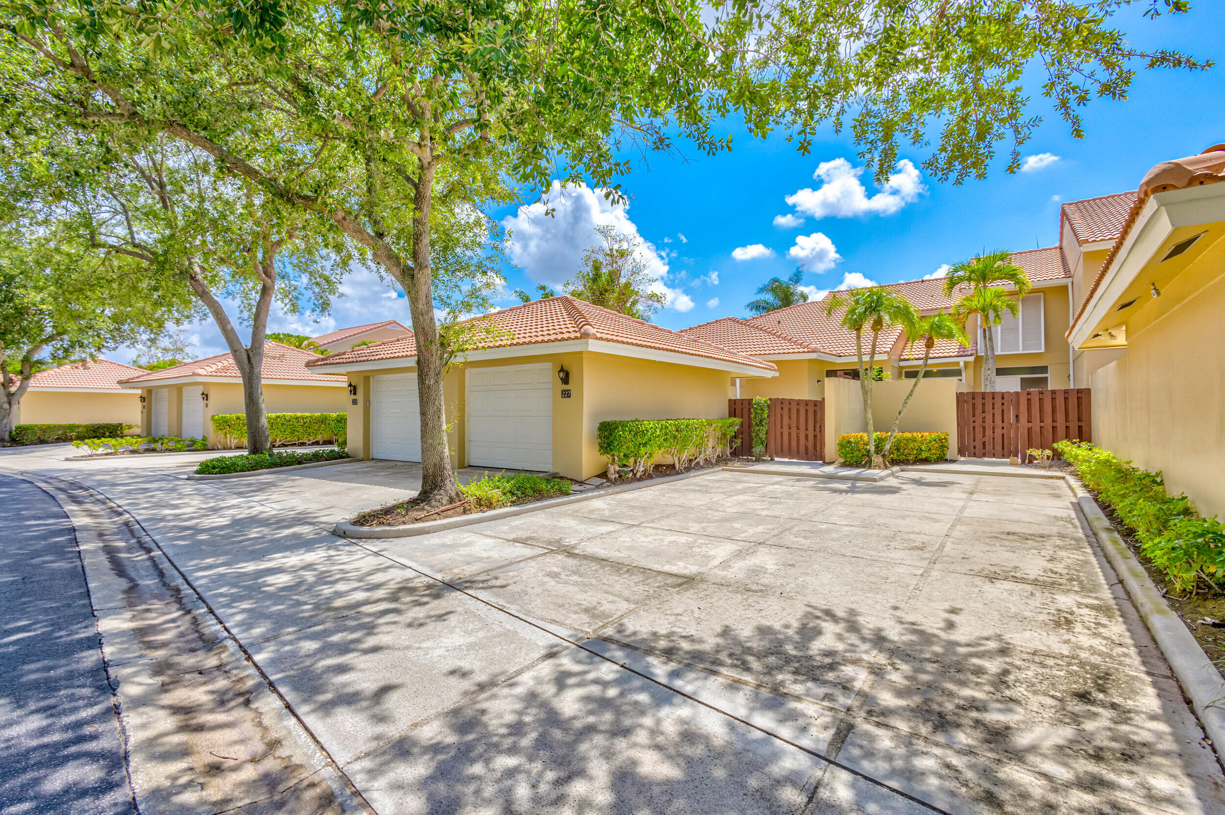 Foto de propiedad en 227 OLD MEADOW Way, Palm Beach Gardens, FL 33418 Palm Beach Gardens con MLS# 