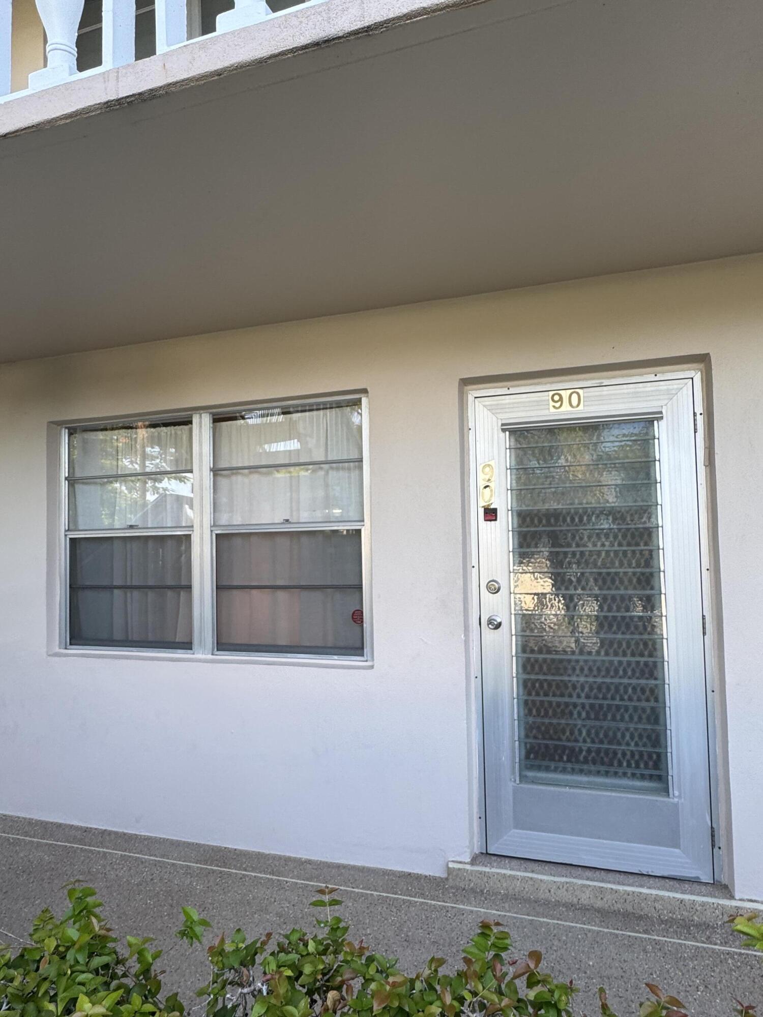 Foto de propiedad en 90 WINDSOR E, West Palm Beach, FL 33417 West Palm Beach con MLS# 