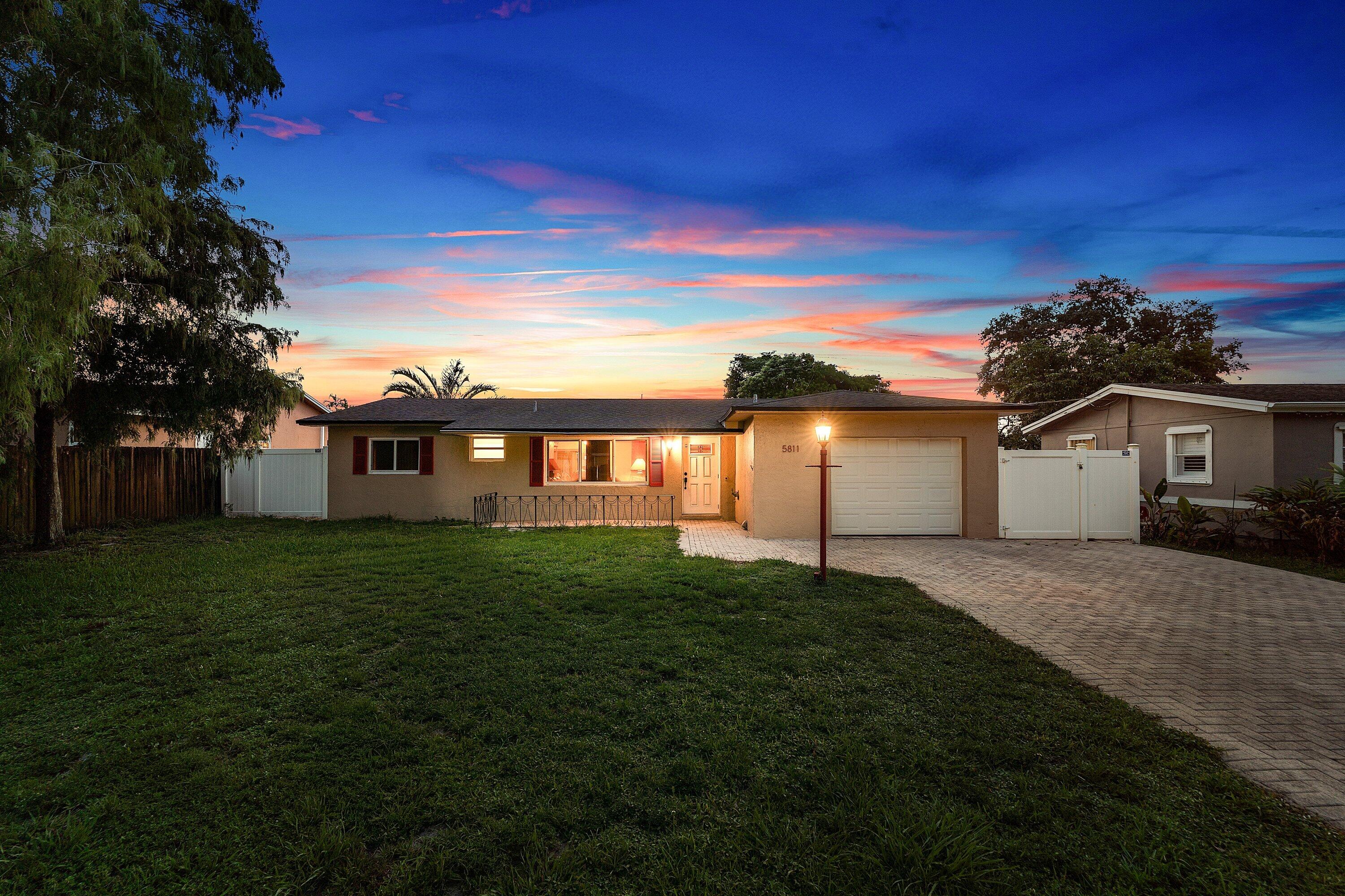 Foto de propiedad en 5811 SW 53RD Terrace, Davie, FL 33314 Davie con MLS# 