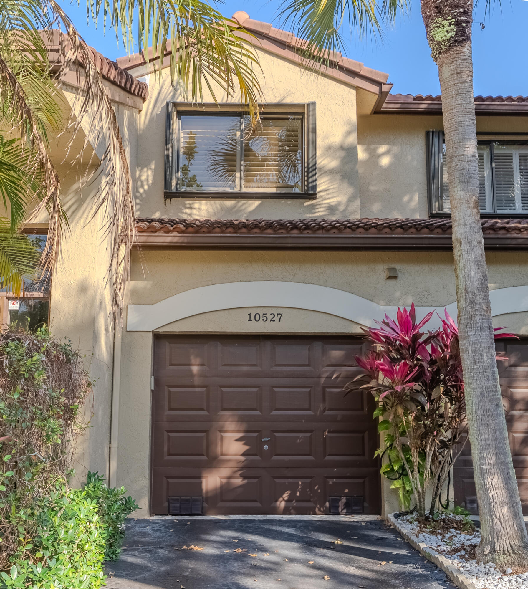 Foto de propiedad en 10527 NW 10TH Street B-130, Plantation, FL 33322 Plantation con MLS# 