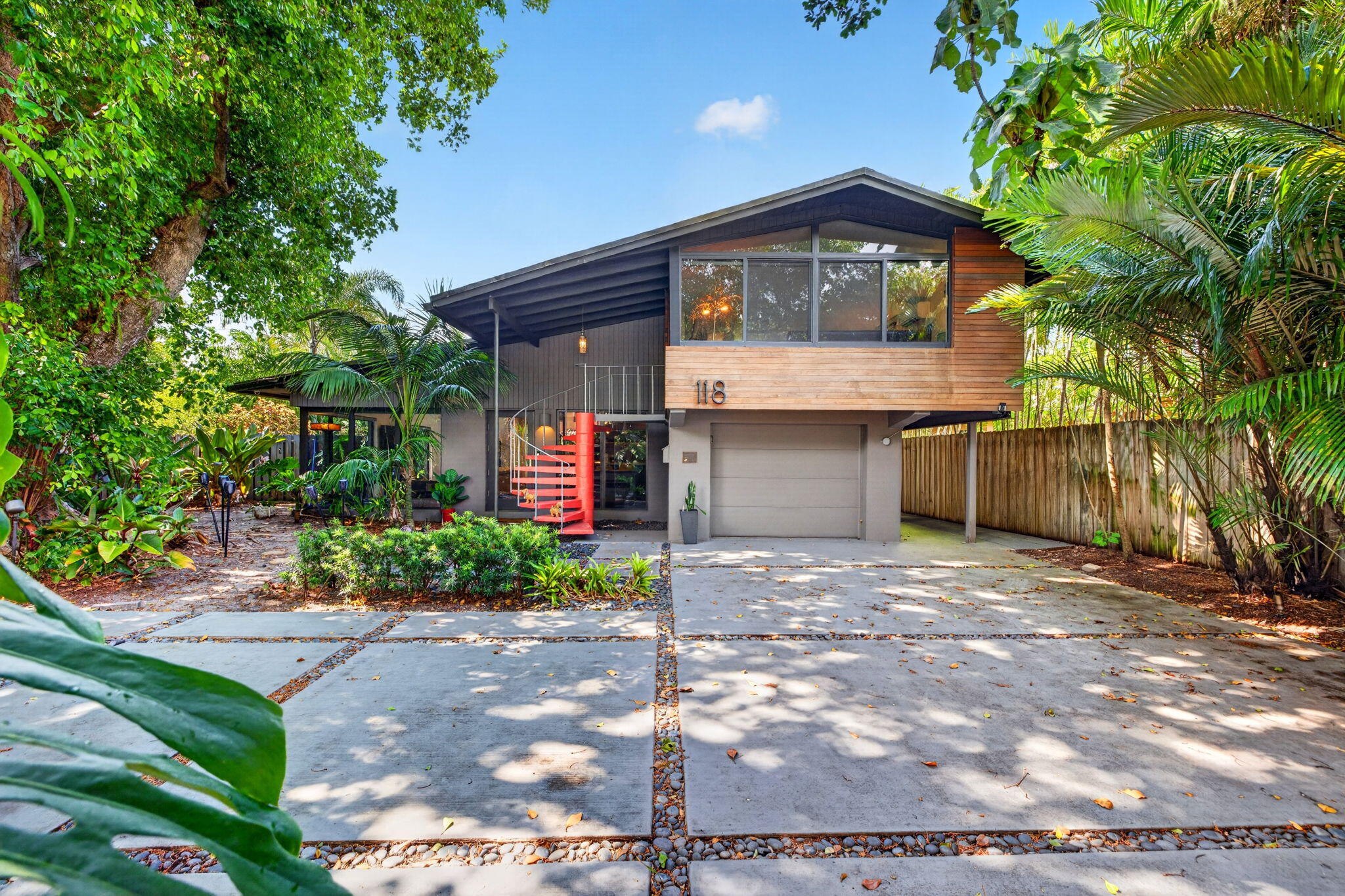 Foto de propiedad en 118 NE 16th Place, Fort Lauderdale, FL 33305 Fort Lauderdale con MLS# 