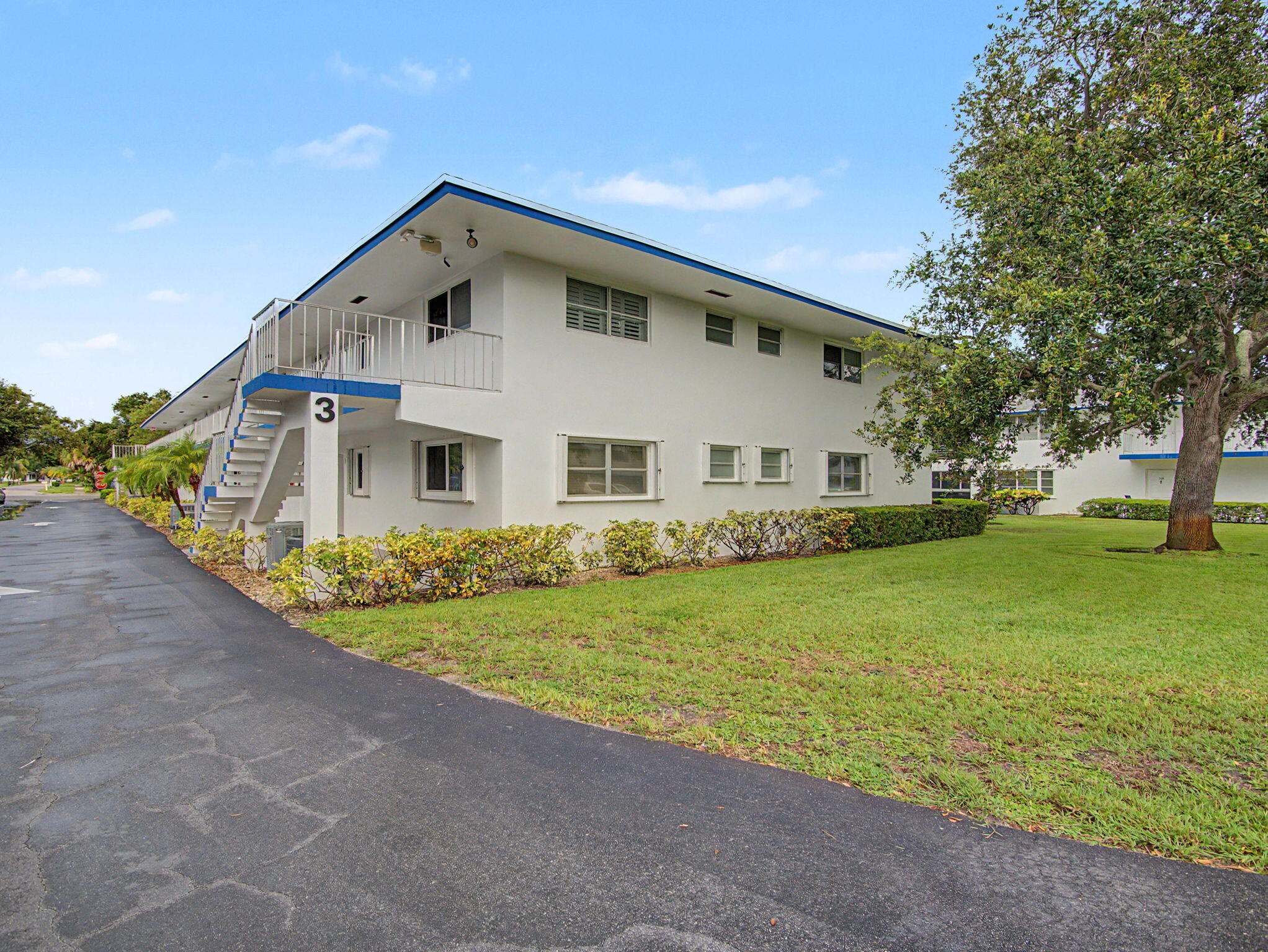 Foto de propiedad en 3 Westwood Avenue 101E, Tequesta, FL 33469 Tequesta con MLS# 