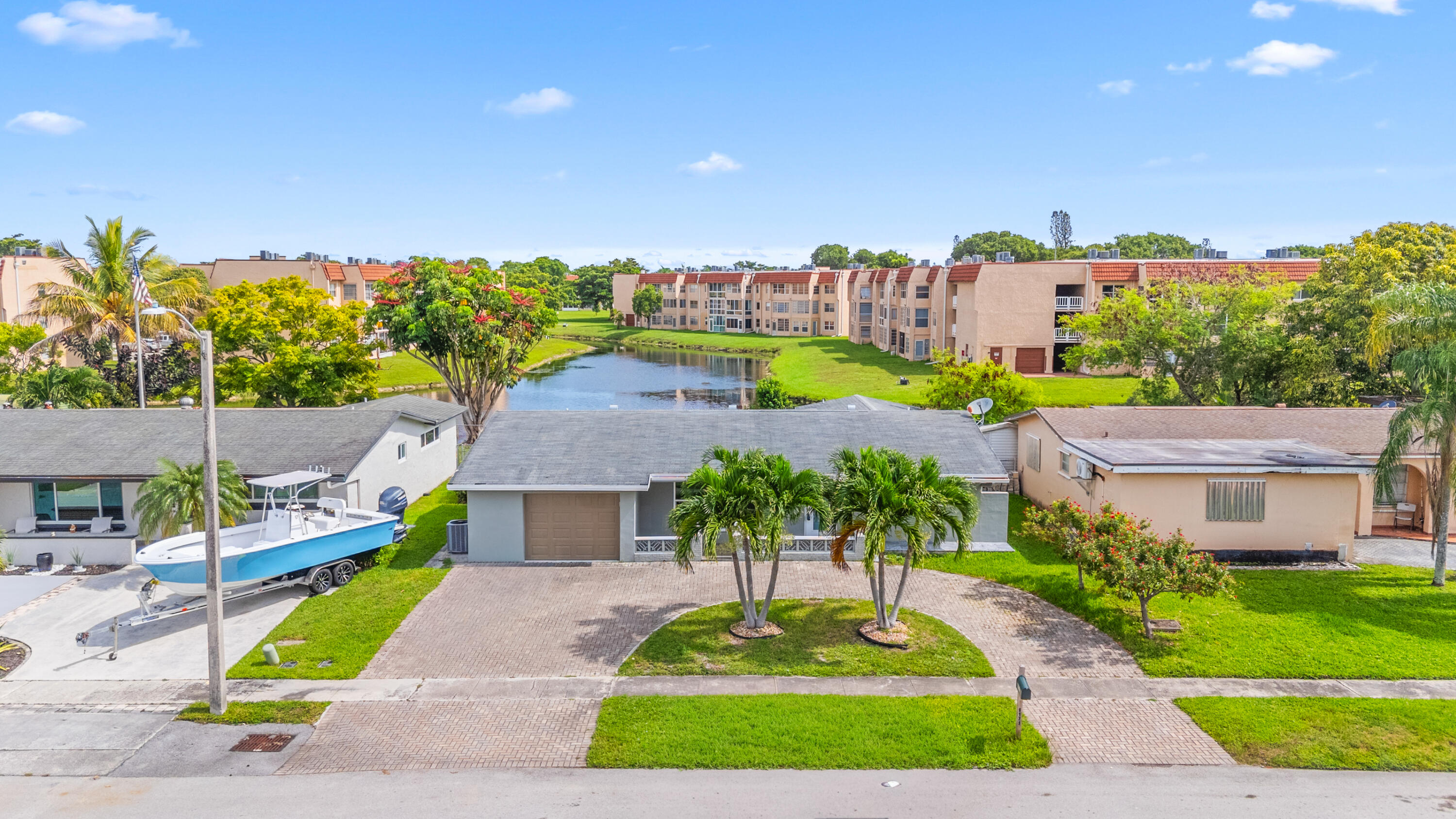 Foto de propiedad en 9171 NW 26th Place, Sunrise, FL 33322 Sunrise con MLS# 